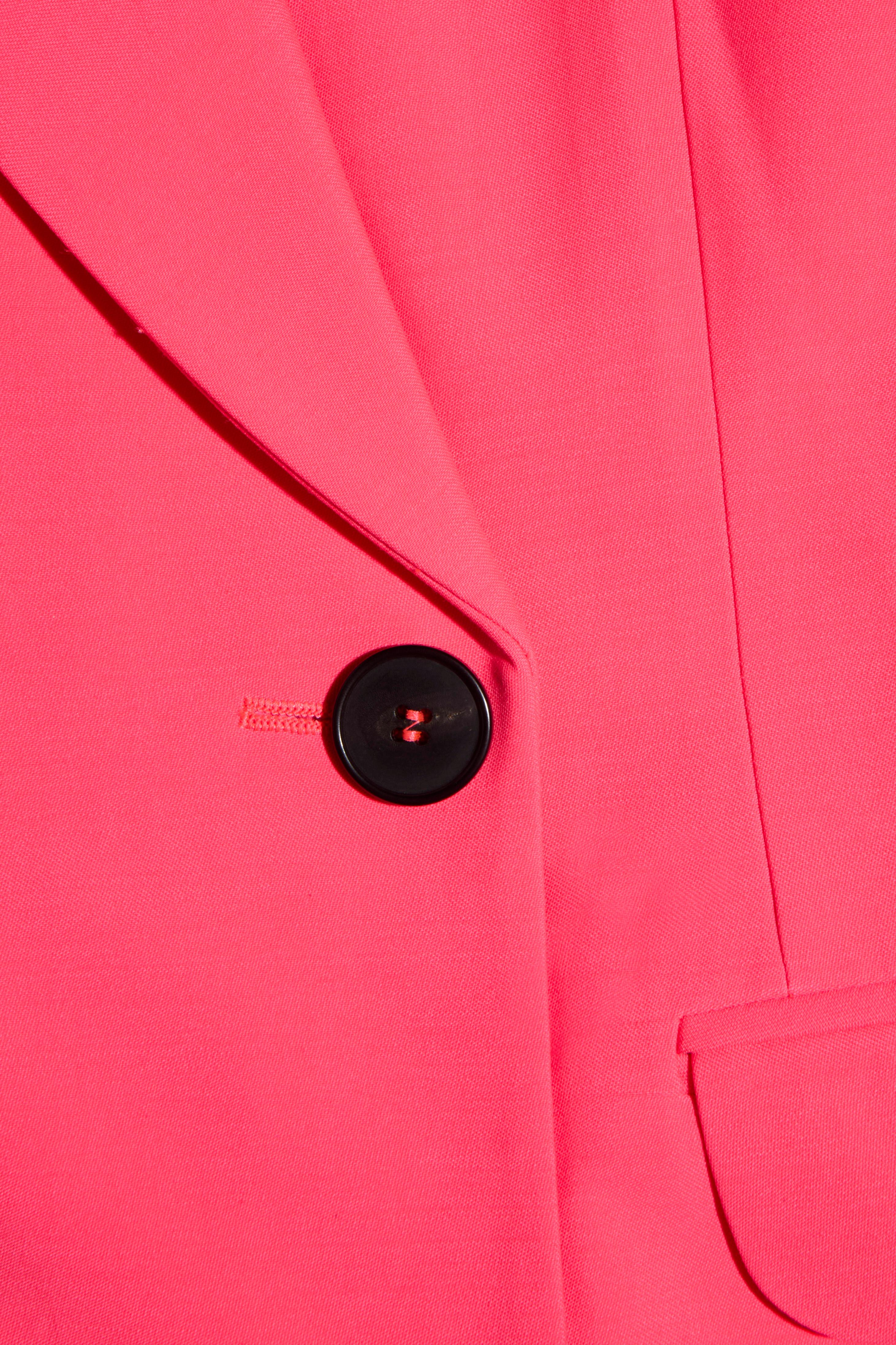 Alexander McQueen Frühjahr/Sommer 2022 Zweireihiger Hosenanzug aus Wolle in Pink im Angebot 11