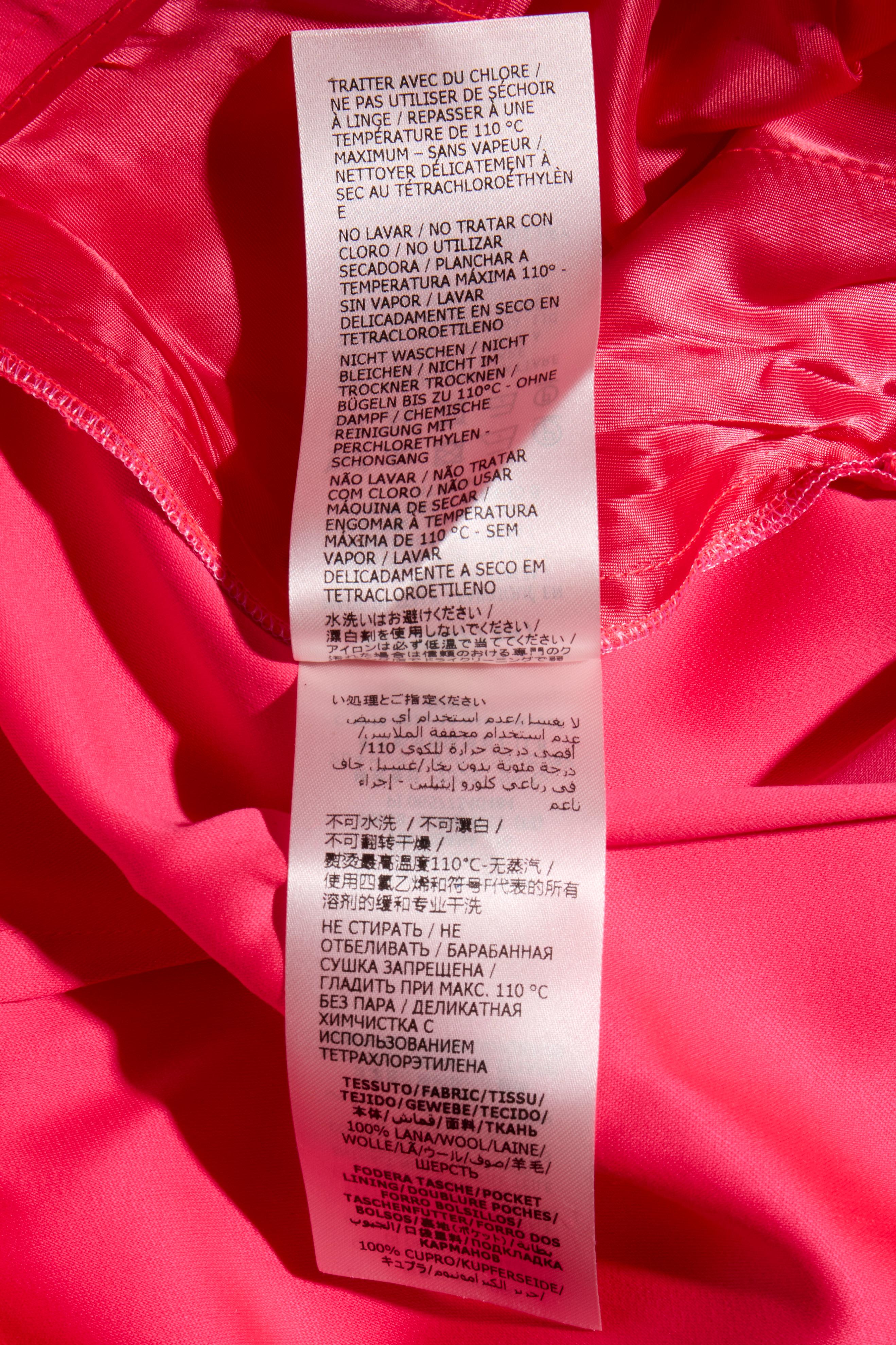 Alexander McQueen Frühjahr/Sommer 2022 Zweireihiger Hosenanzug aus Wolle in Pink im Angebot 16