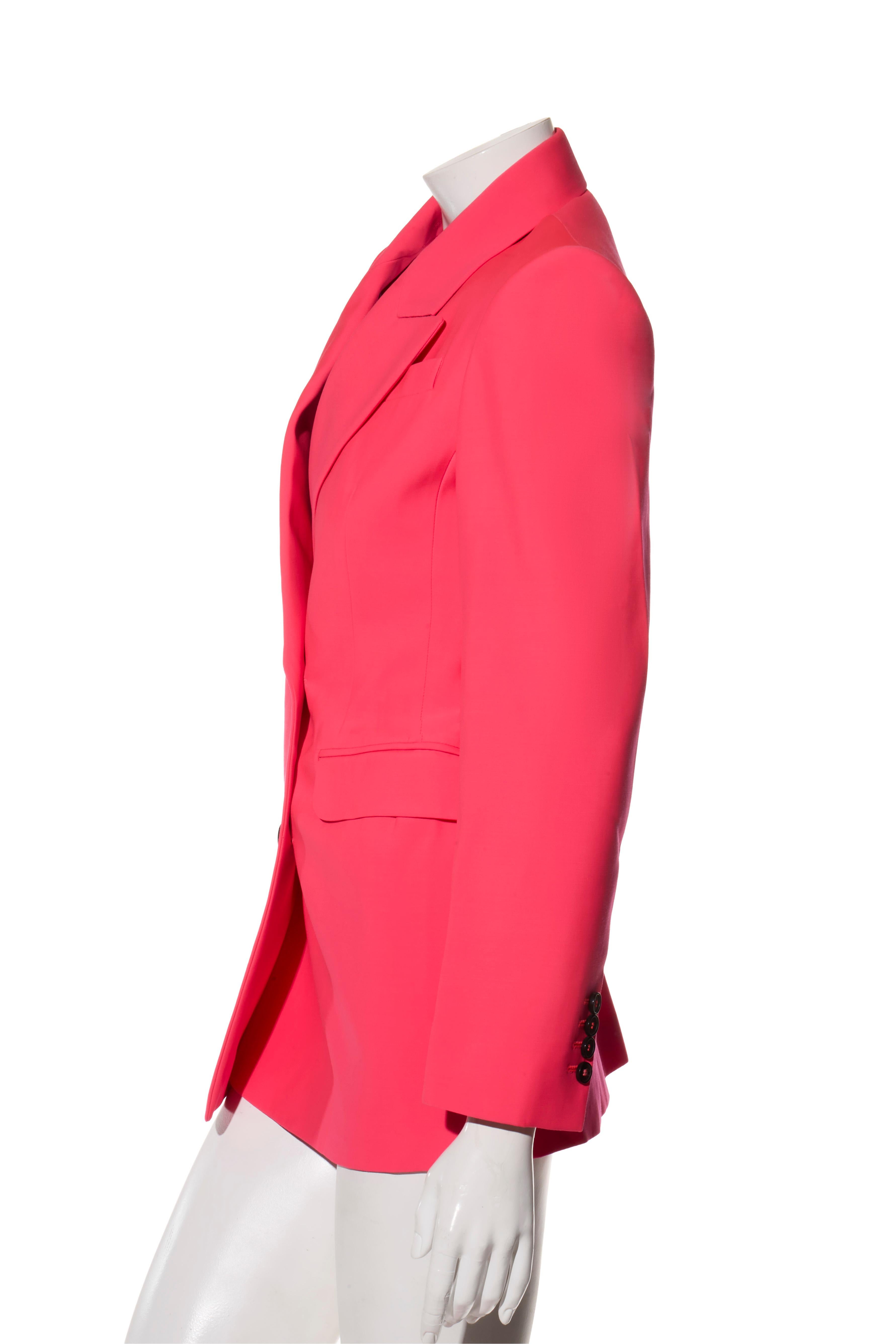 Alexander McQueen Frühjahr/Sommer 2022 Zweireihiger Hosenanzug aus Wolle in Pink im Angebot 2