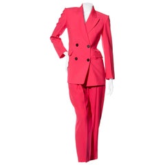 Alexander McQueen Frühjahr/Sommer 2022 Zweireihiger Hosenanzug aus Wolle in Pink