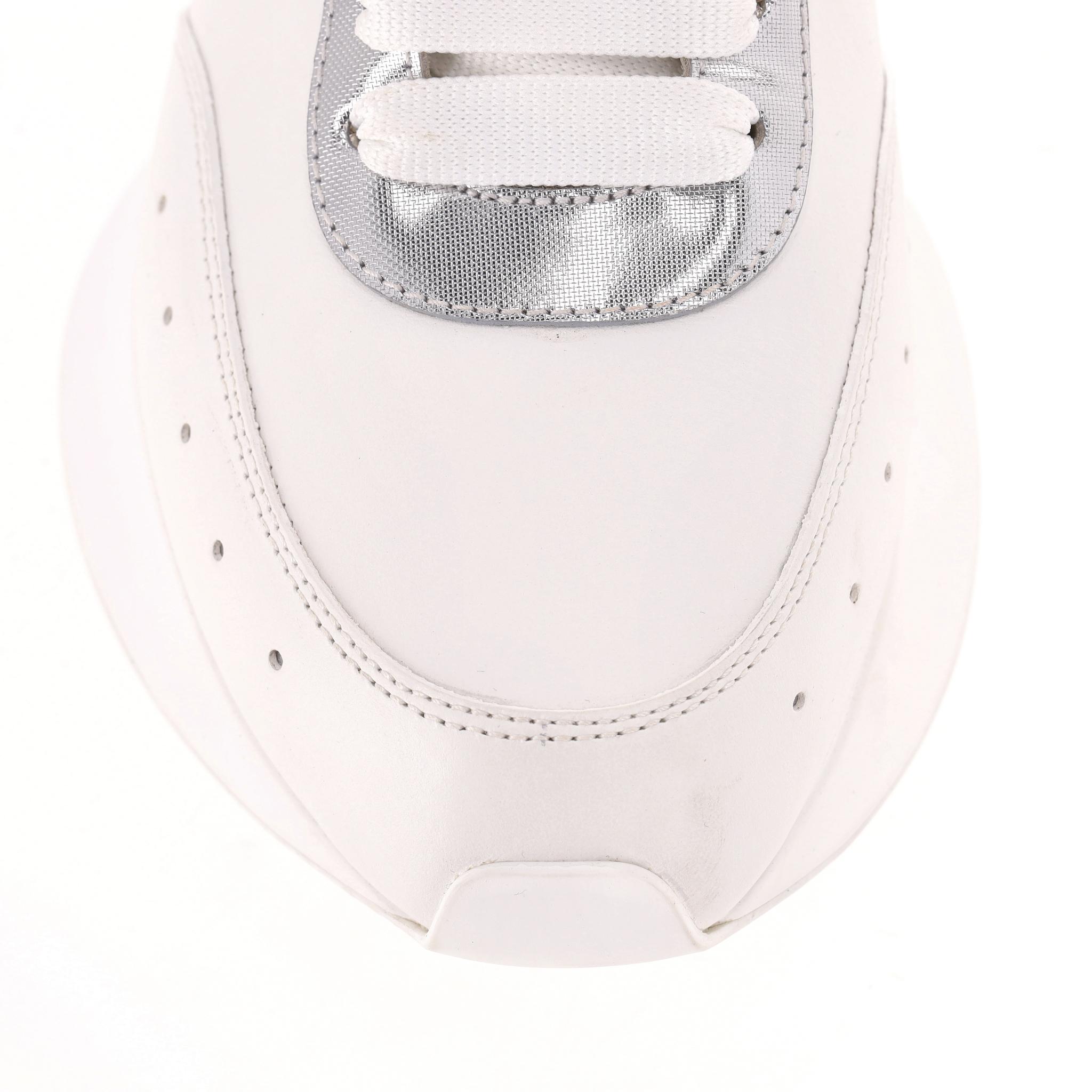 Alexander McQueen Sprint Runner Leather Sneakers With Metallic Panels en vente 3