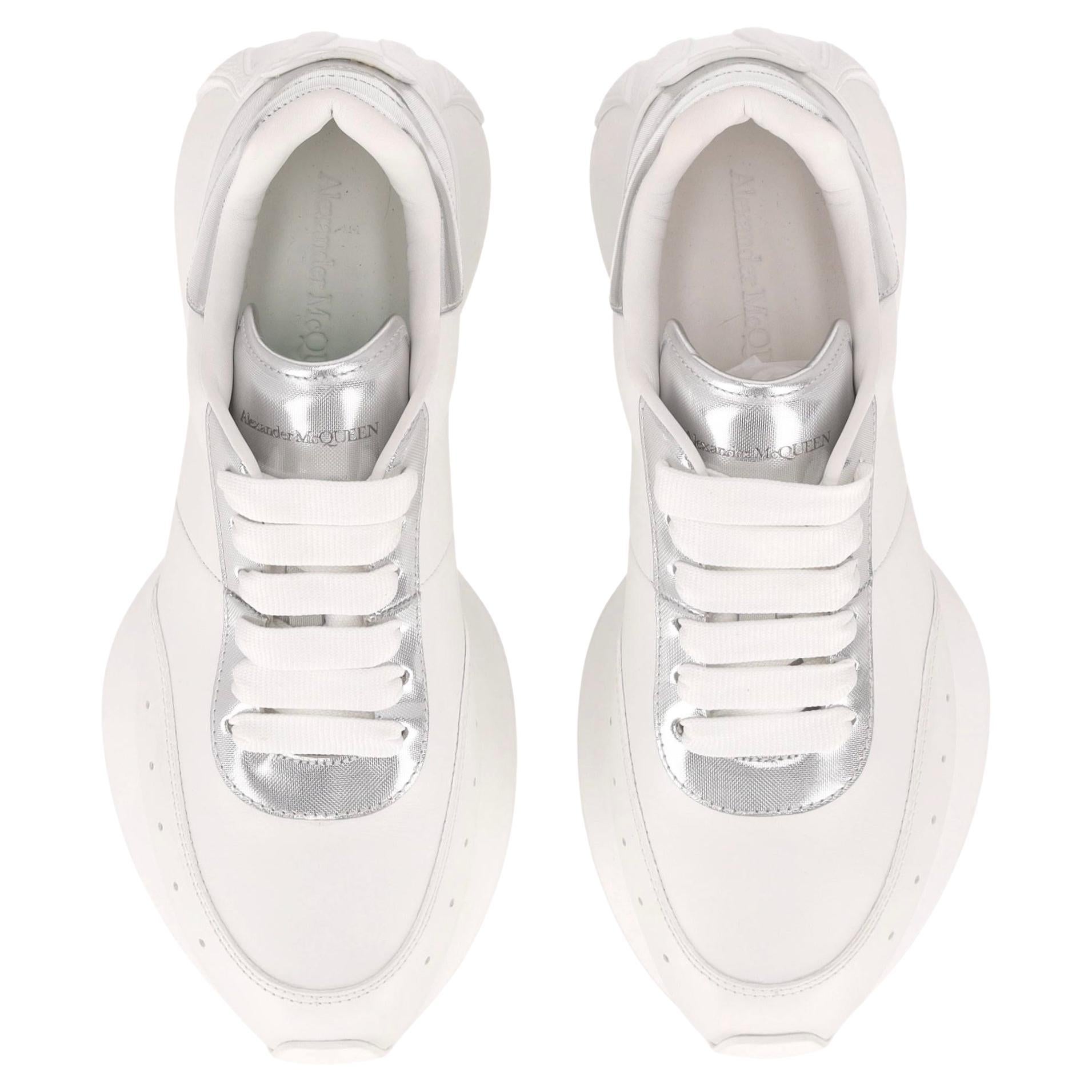 Alexander McQueen Sprint Runner Leather Sneakers With Metallic Panels en vente