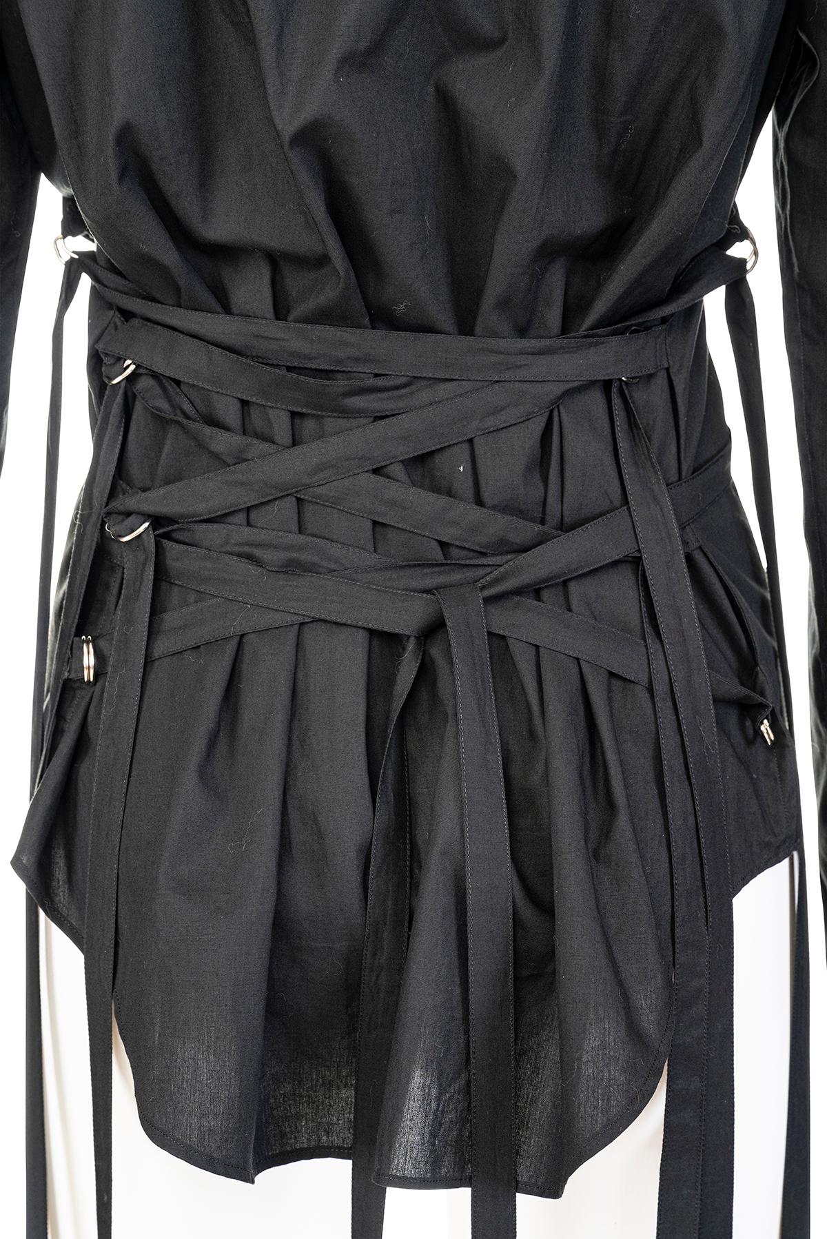 Femenino o masculino ALEXANDER MCQUEEN SS 02 Camisa larga icónica con cordones en venta