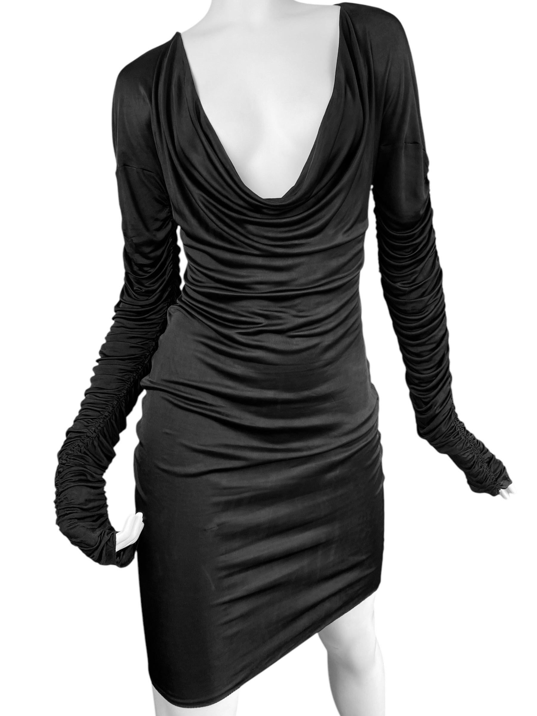 BRAND : ALEXANDER MCQUEEN

DESIGNER : ALEXANDER MCQUEEN

YEAR/DECADE : SPRING/SUMMER 1996

SIZE : M FITS FROM S TO L

MADE IN : ITALY

COMPOSITION : 100% RAYON

CONDITION : VERY GOOD (2 sewn up holes on the bottom, unseen when worn)

NOTE : « THE