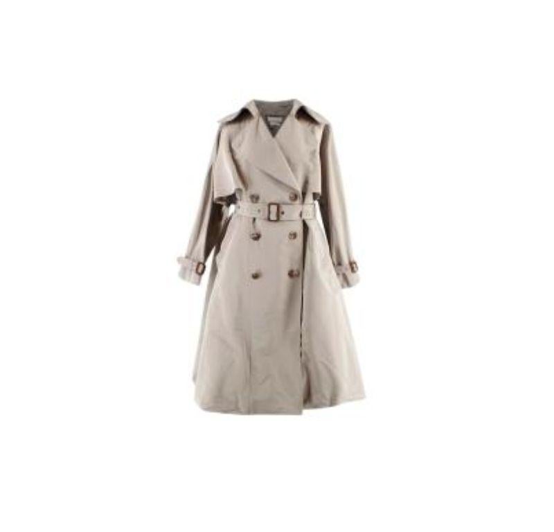 Alexander McQueen Stone Polyfaille Parachute Trench Coat 

-Belted waist
-Button fastening
-Knee-length
-Puffball design
-Two side slit pockets

Material: 

100% Polyester, 100% Cupro
Made in Italy

PLEASE NOTE, THESE ITEMS ARE PRE-OWNED AND MAY