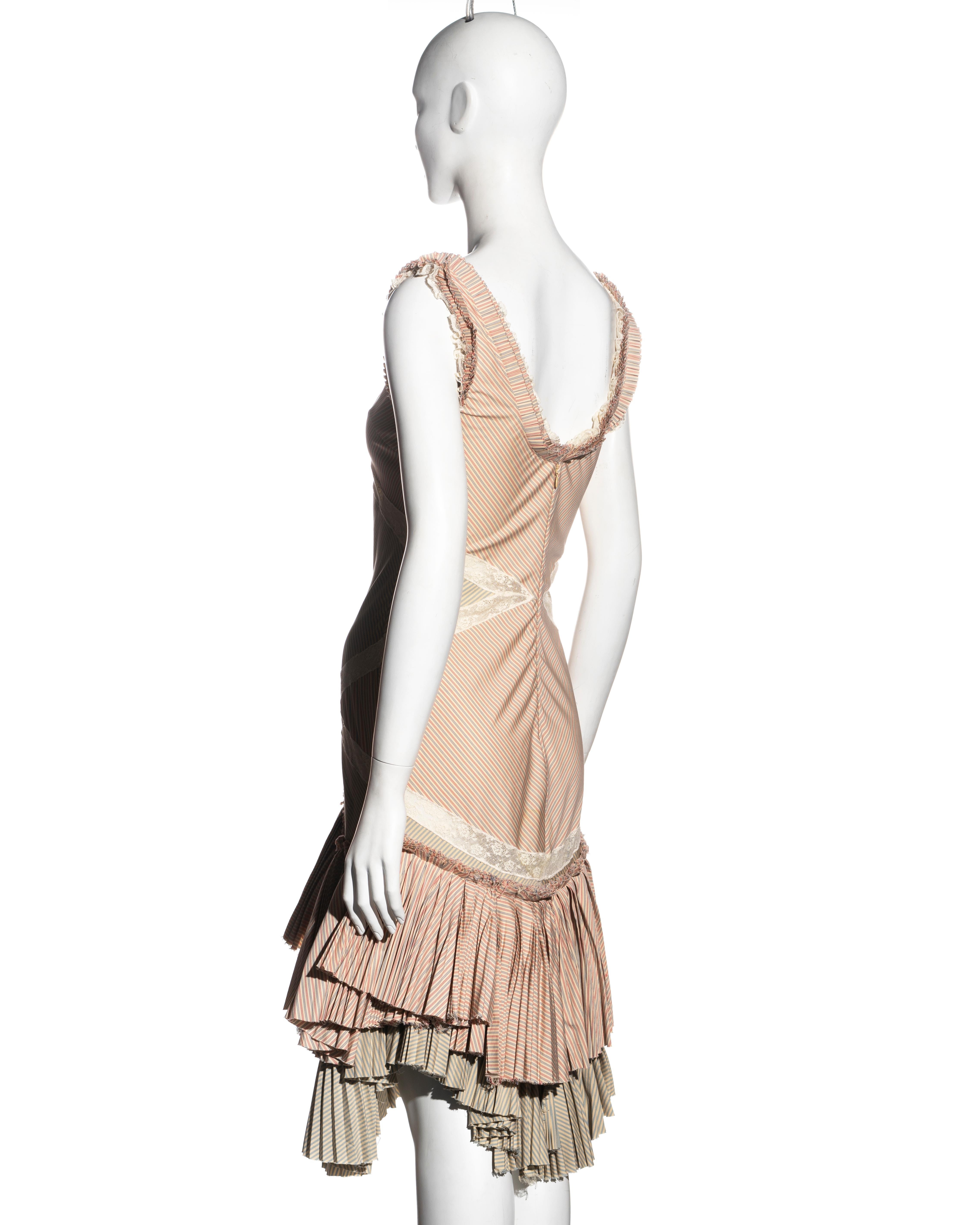 Alexander McQueen Gestreiftes Kleid aus Baumwolle und Spitze mit plissiertem Rock, Frühjahr/Sommer 2005 im Angebot 7