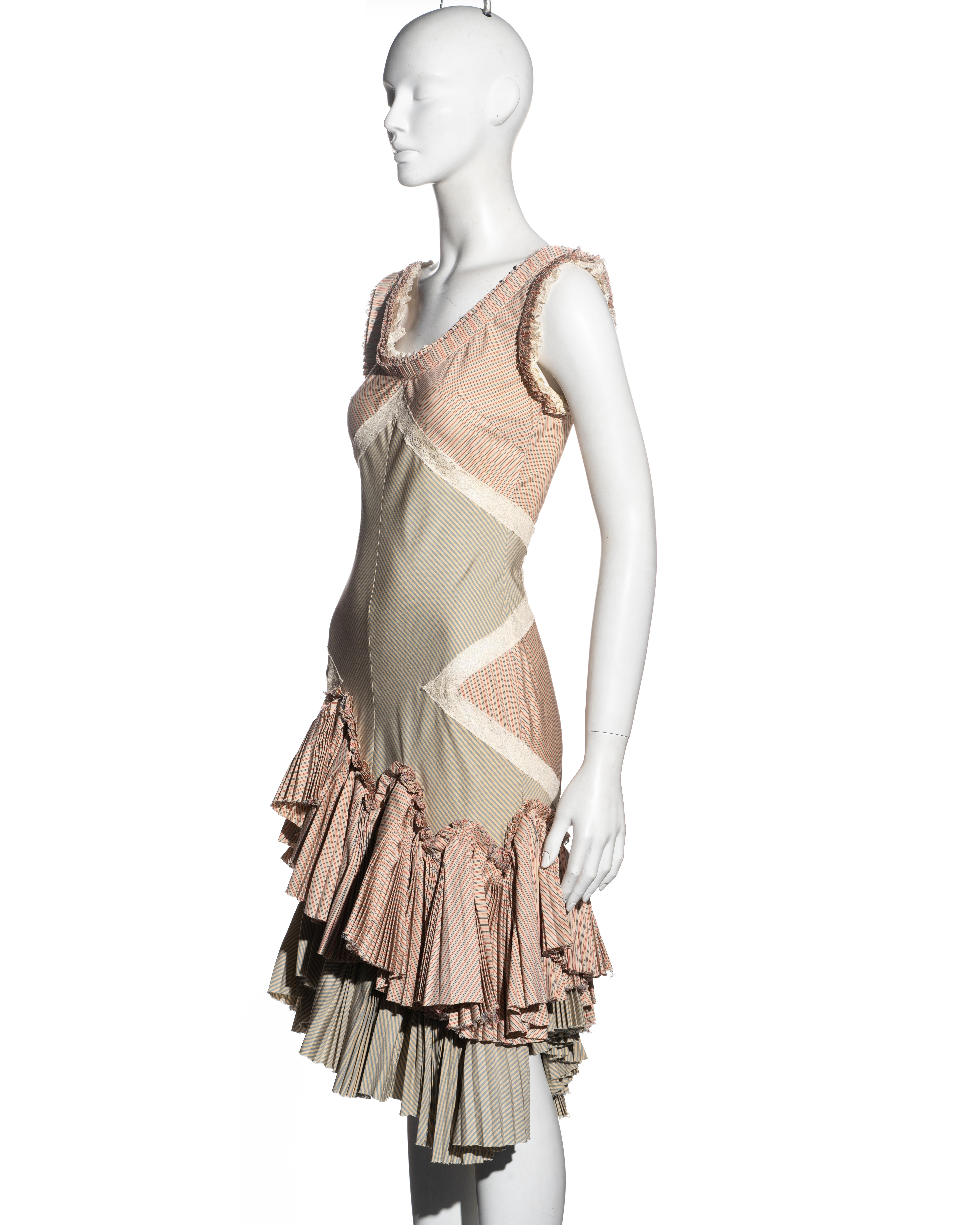 Alexander McQueen Gestreiftes Kleid aus Baumwolle und Spitze mit plissiertem Rock, Frühjahr/Sommer 2005 im Angebot 4