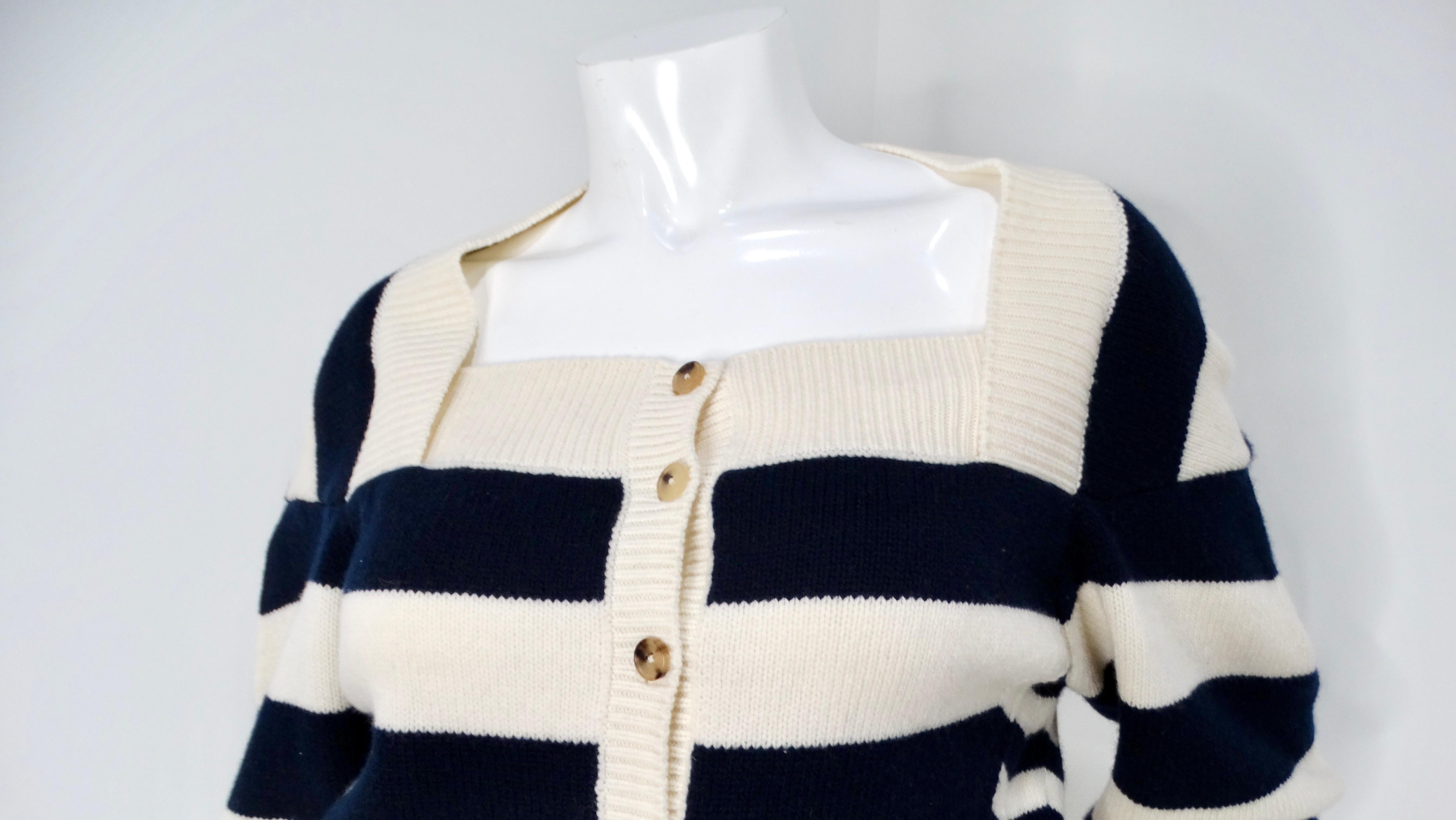 Alexander McQueen Gestreifter Pullover aus Woll- und Kaschmirmischung mit Knopfleiste (Beige) im Angebot