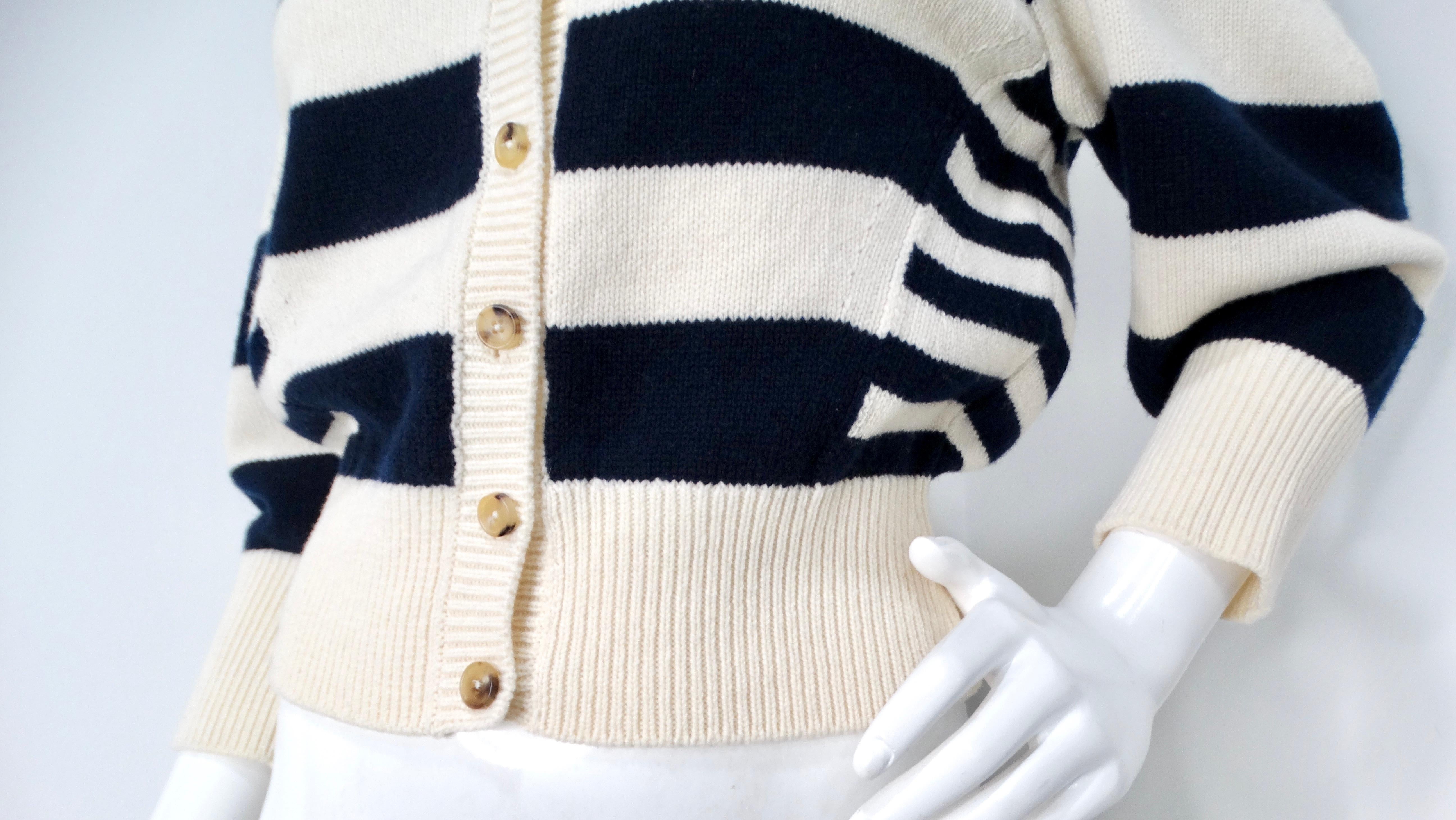 Alexander McQueen Gestreifter Pullover aus Woll- und Kaschmirmischung mit Knopfleiste im Zustand „Gut“ im Angebot in Scottsdale, AZ