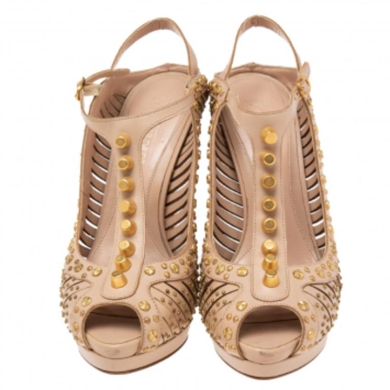 Alexander McQueen Studded Leather T-Strap Slingback Platform Sandals Size 38.5 In Good Condition For Sale In Dubai, Al Qouz 2