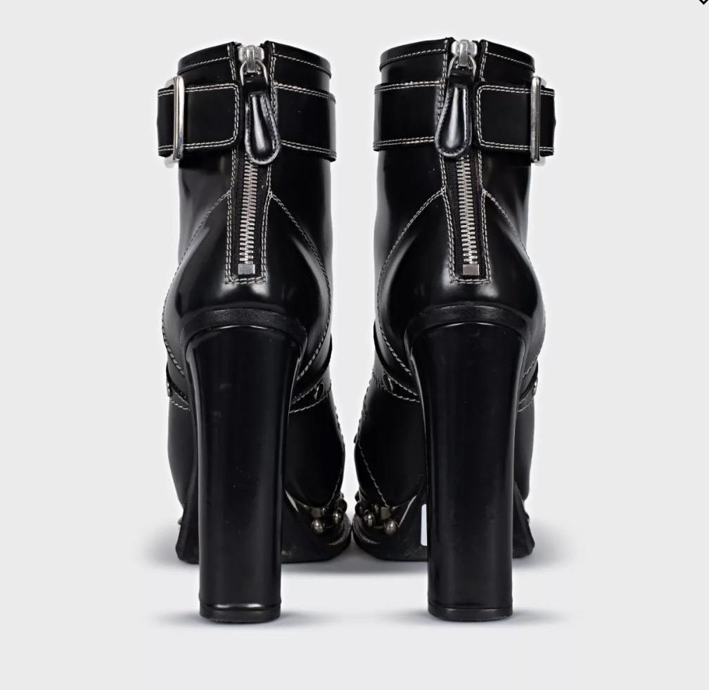 Alexander McQueen - Bottines en cuir à plateforme cloutée - 38 ans Bon état - En vente à Krakow, PL