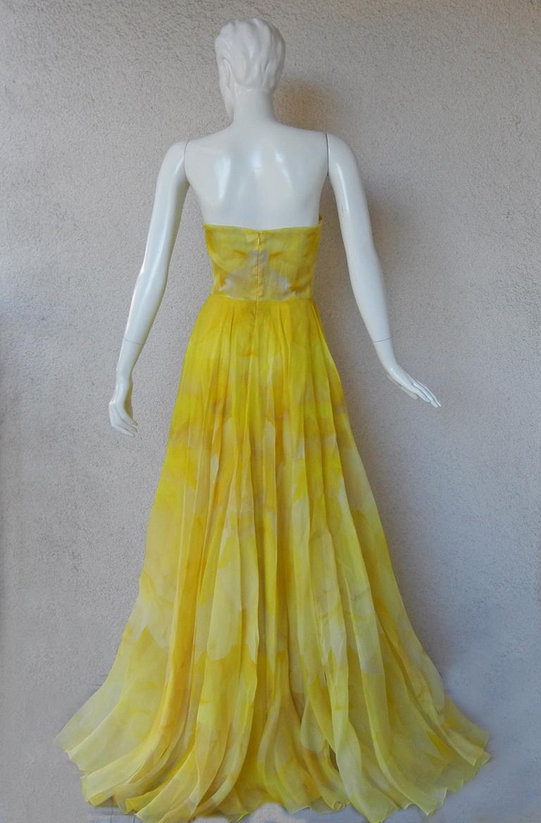 Alexander McQueen Stunning Poppy Print Daffodil Gown NWT In New Condition For Sale In Los Angeles, CA