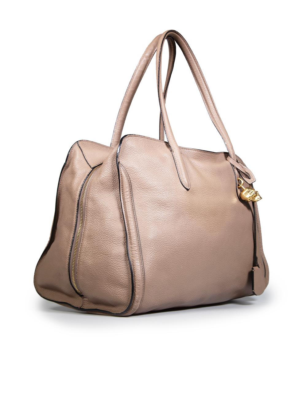 CONDITION is Very good. Minimal wear to bag is evident. Minimal wear to the bottom corners with light abrasion marks, light discolouration marks at the bottom and at the back. Rack of leather at the left side on the back and on the top handles,