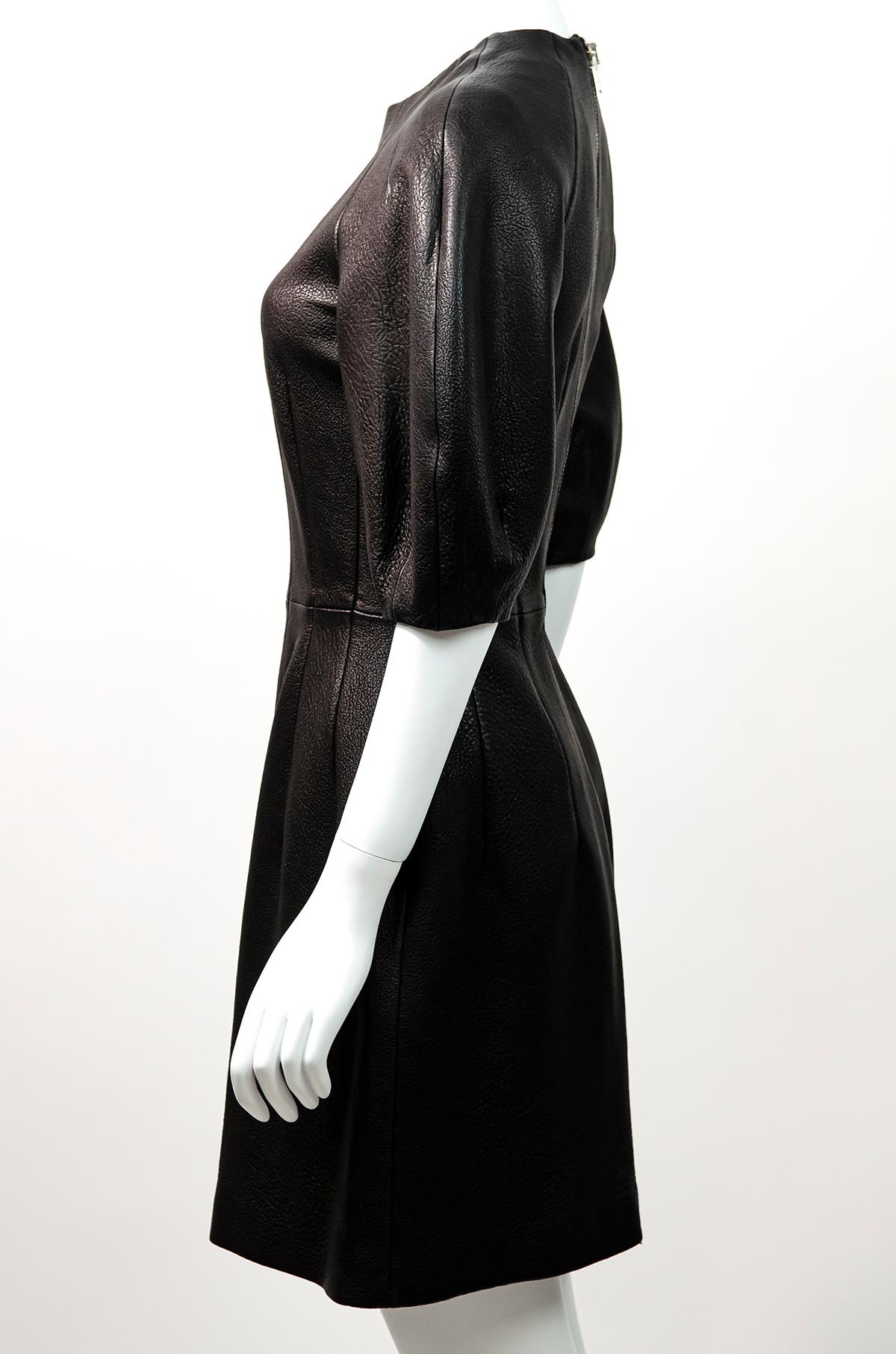 Noir ALEXANDER MCQUEEN - Robe bulle en cuir texturé en vente