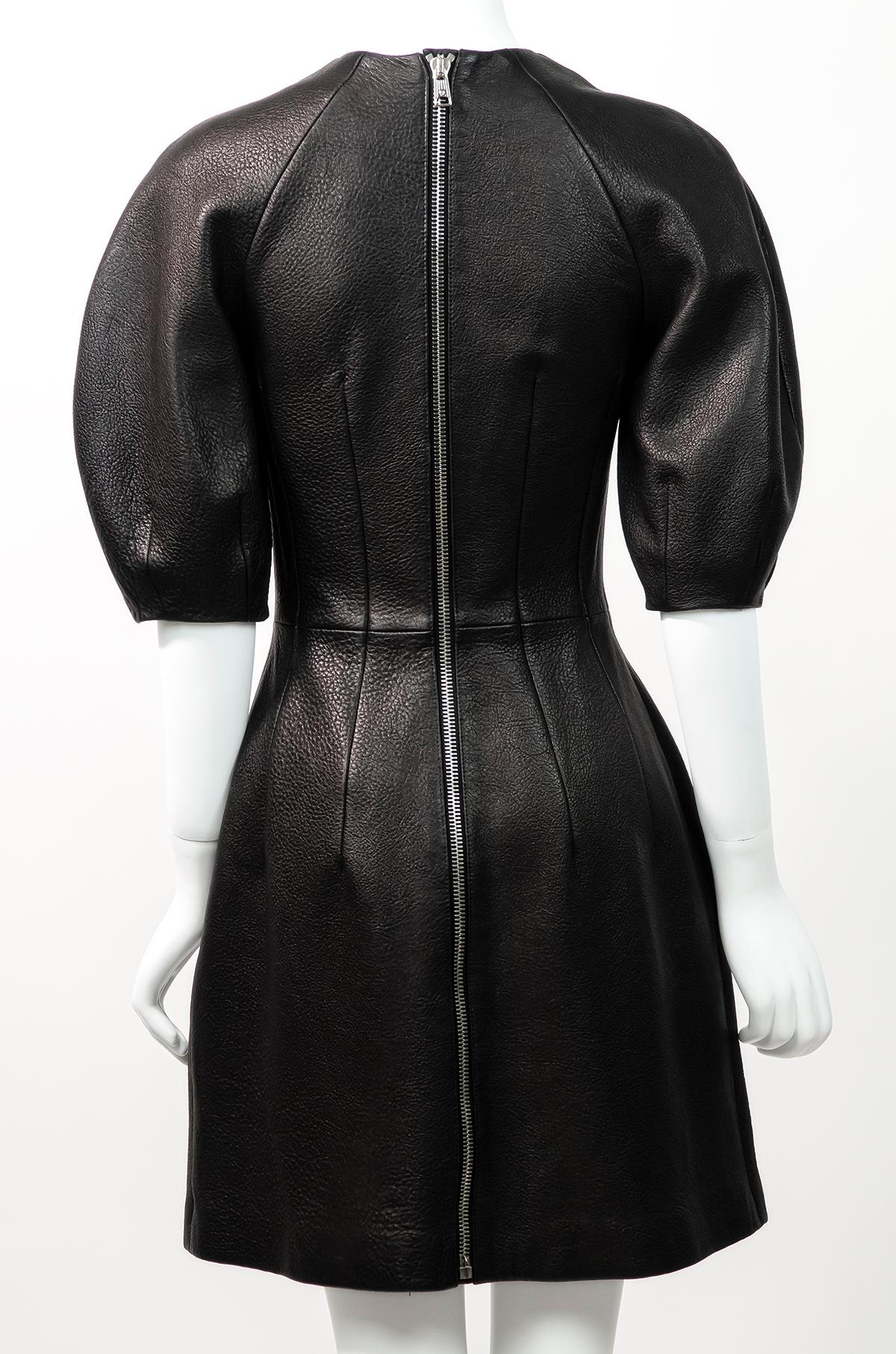 ALEXANDER MCQUEEN Textured Leather Bubble Dress In Excellent Condition For Sale In Berlin, BE