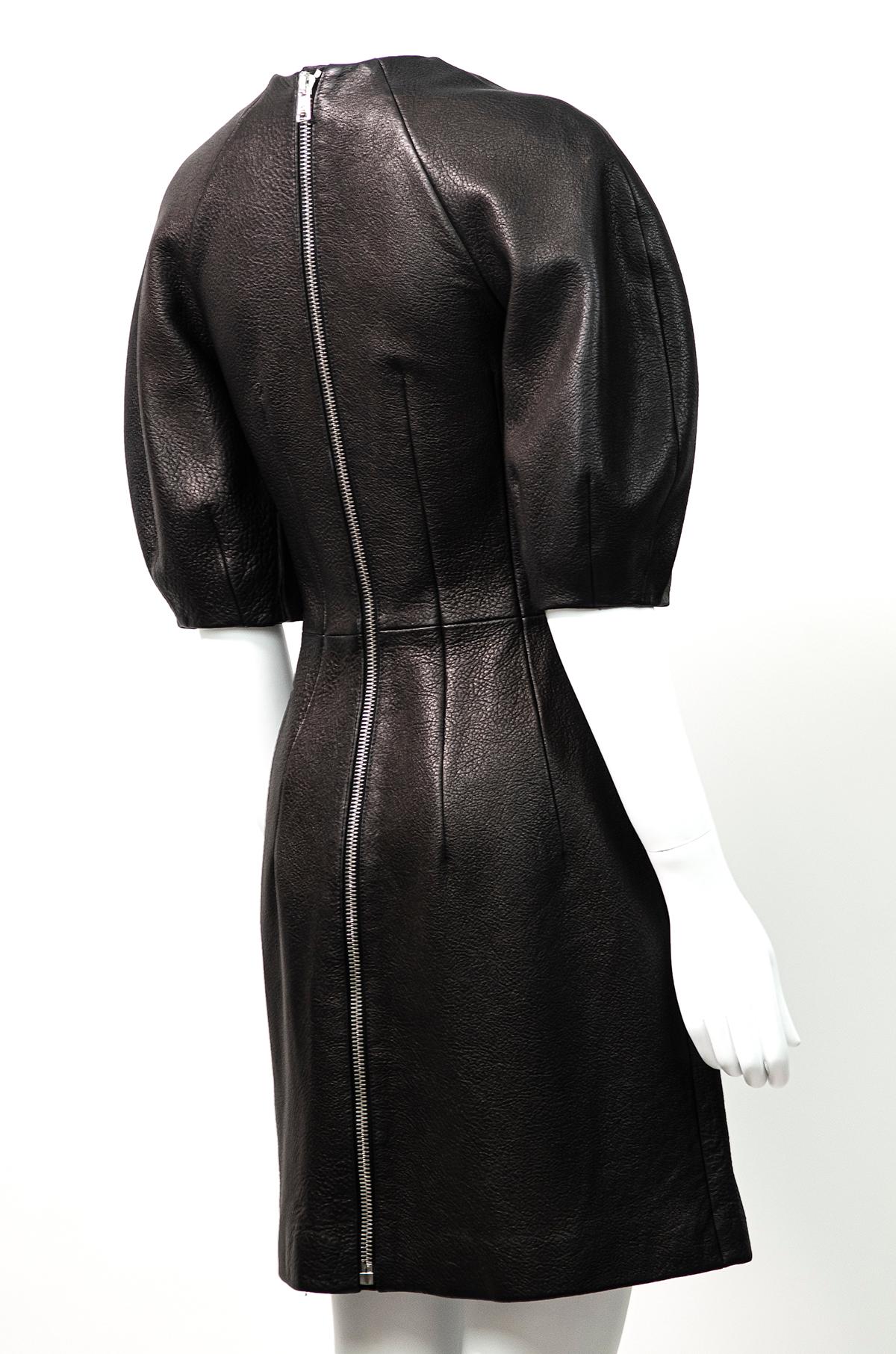 ALEXANDER MCQUEEN - Robe bulle en cuir texturé Pour femmes en vente