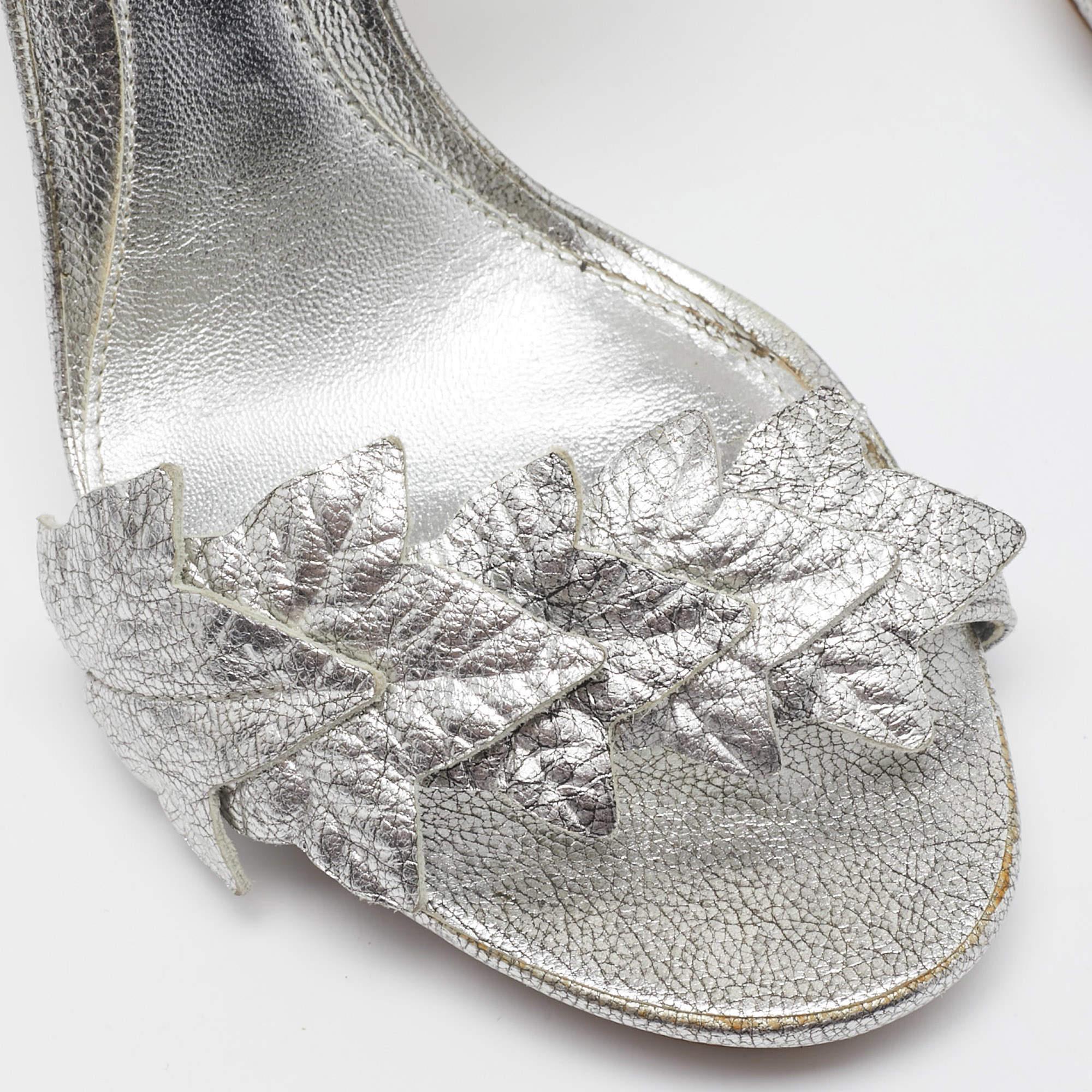 Alexander McQueen Textured Leather Ivy Leaf Embellished Open Toe Sandals 36.5 For Sale 3