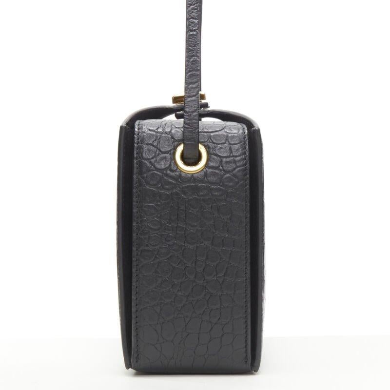 ALEXANDER MCQUEEN The Box black scaled leather gold turn lock crossbody bag In Excellent Condition In Hong Kong, NT