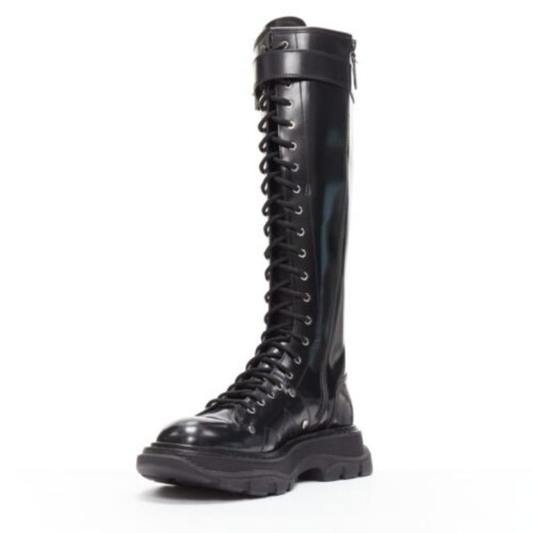 Alexander McQueen Tread in pelle nera con lacci da combattimento al ginocchio EU39 In condizioni ottime in vendita a Hong Kong, NT