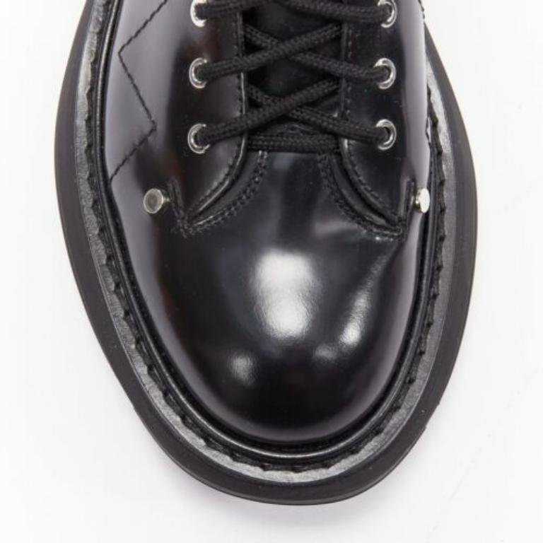 Alexander McQueen Tread in pelle nera con lacci da combattimento al ginocchio EU39 in vendita 1