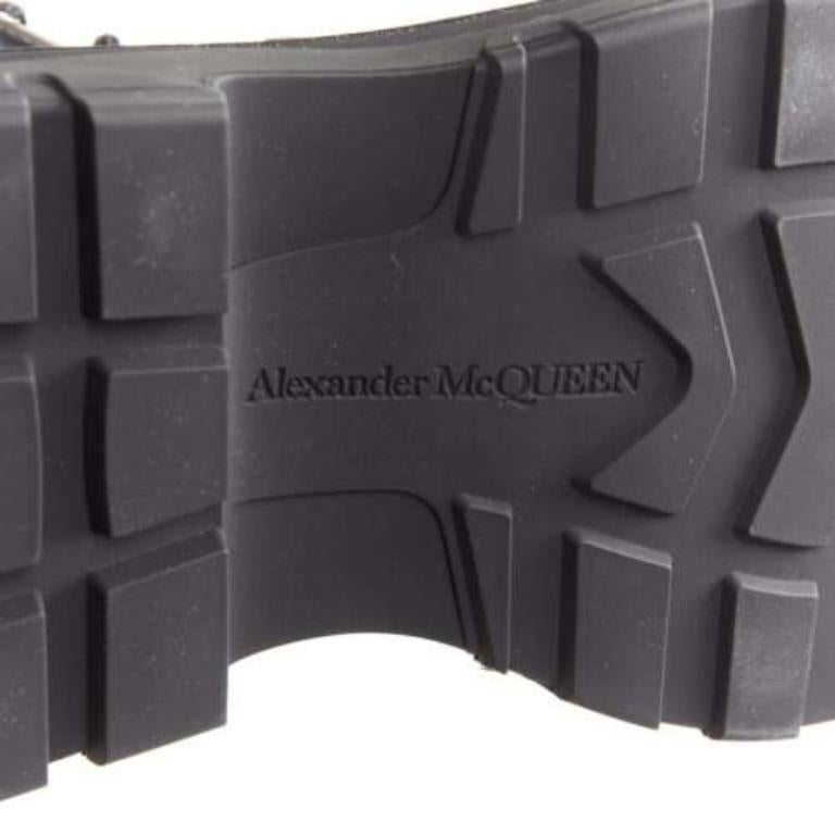 Alexander McQueen Tread in pelle nera con lacci da combattimento al ginocchio EU39 in vendita 4