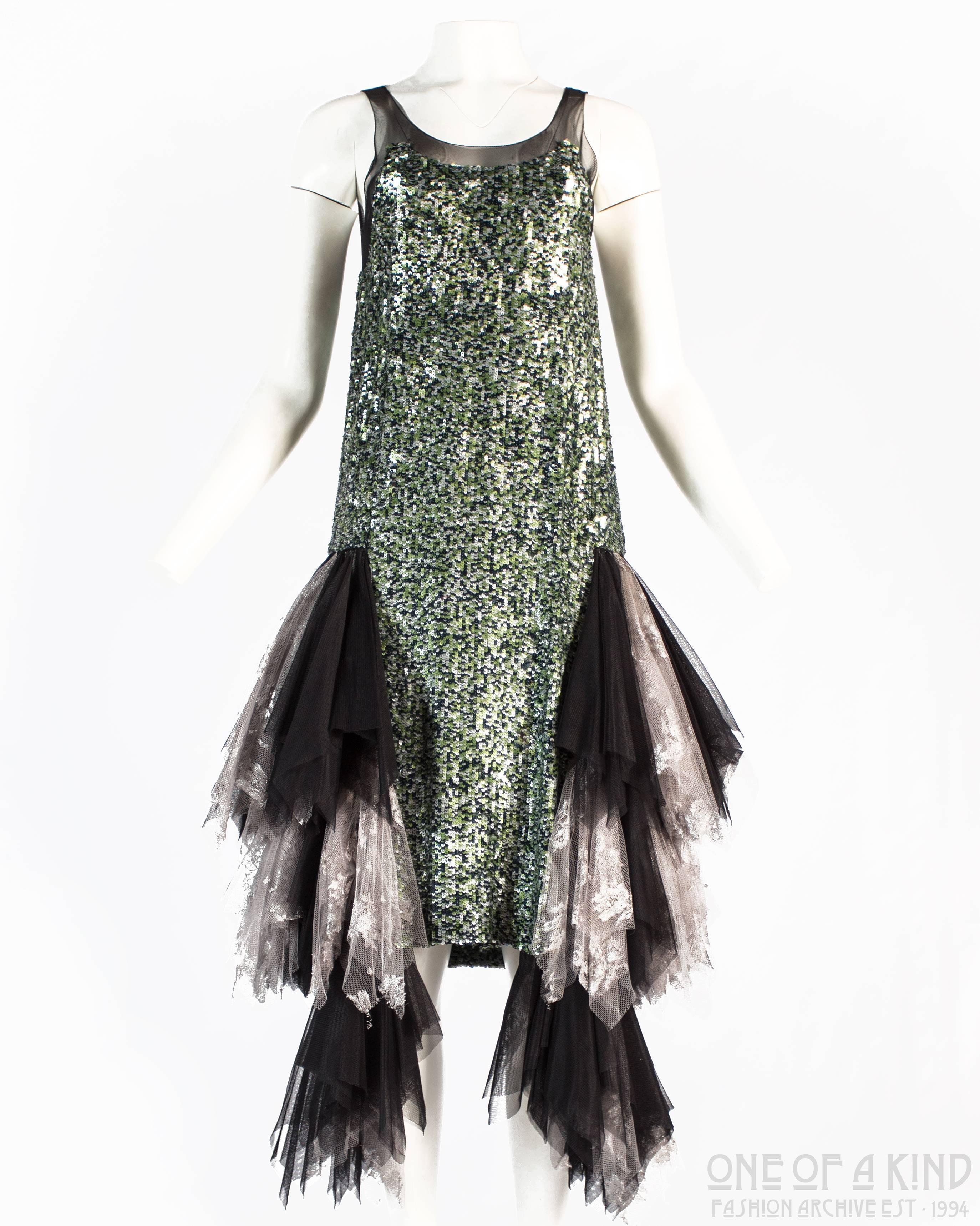 Alexander McQueen tulle, lace and sequin flapper dress

Autumn-Winter 2001