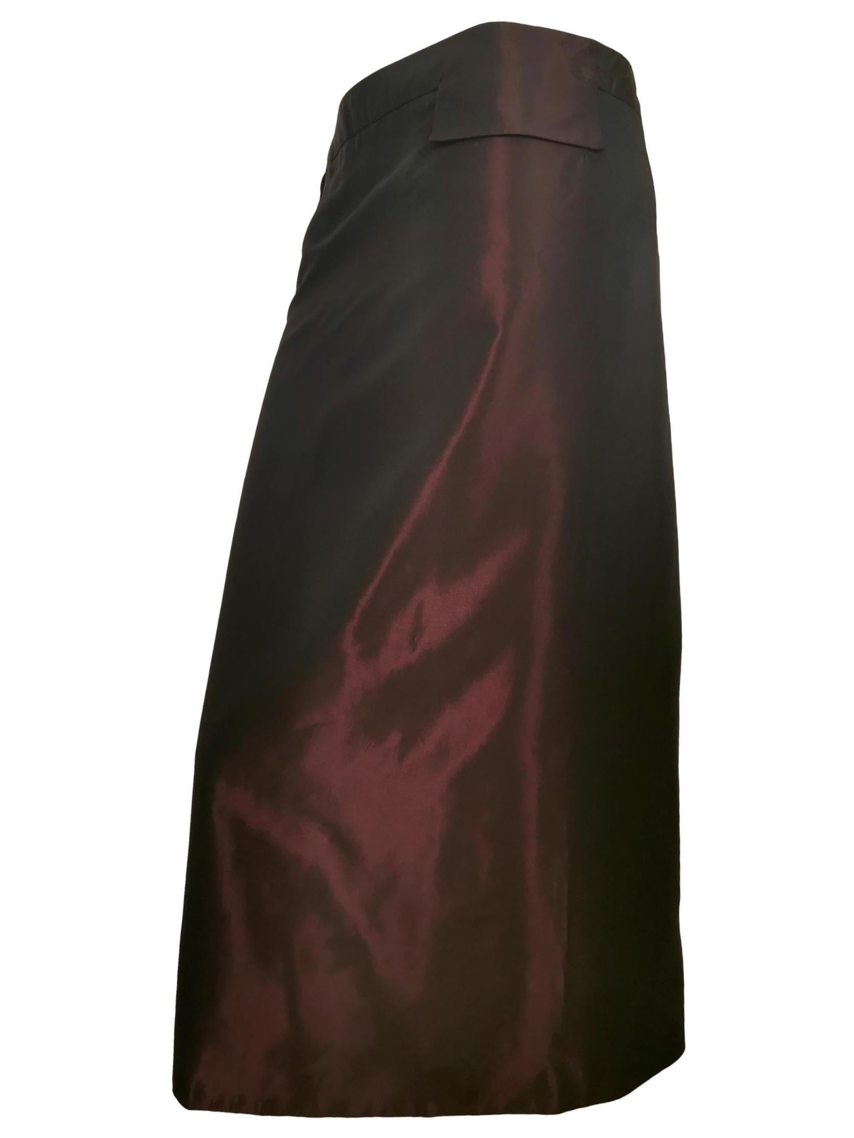 Alexander McQueen
Two Tone Shot Fabric
Fitted Skirt with Back Kick Pleat
Size 42 
30 Inch Waist