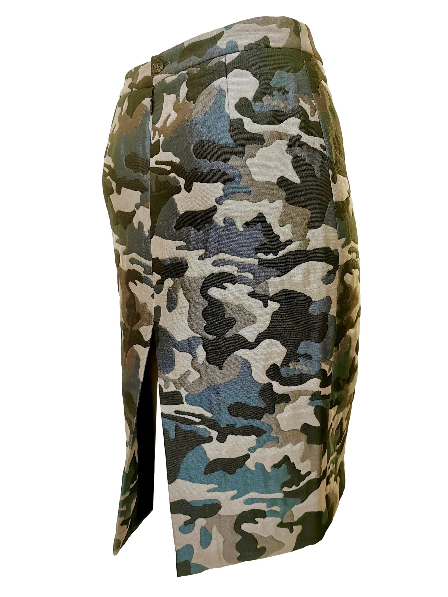 Alexander McQueen Vintage 1990's Quilted Camouflage Fitted Skirt  In Excellent Condition For Sale In Bath, GB