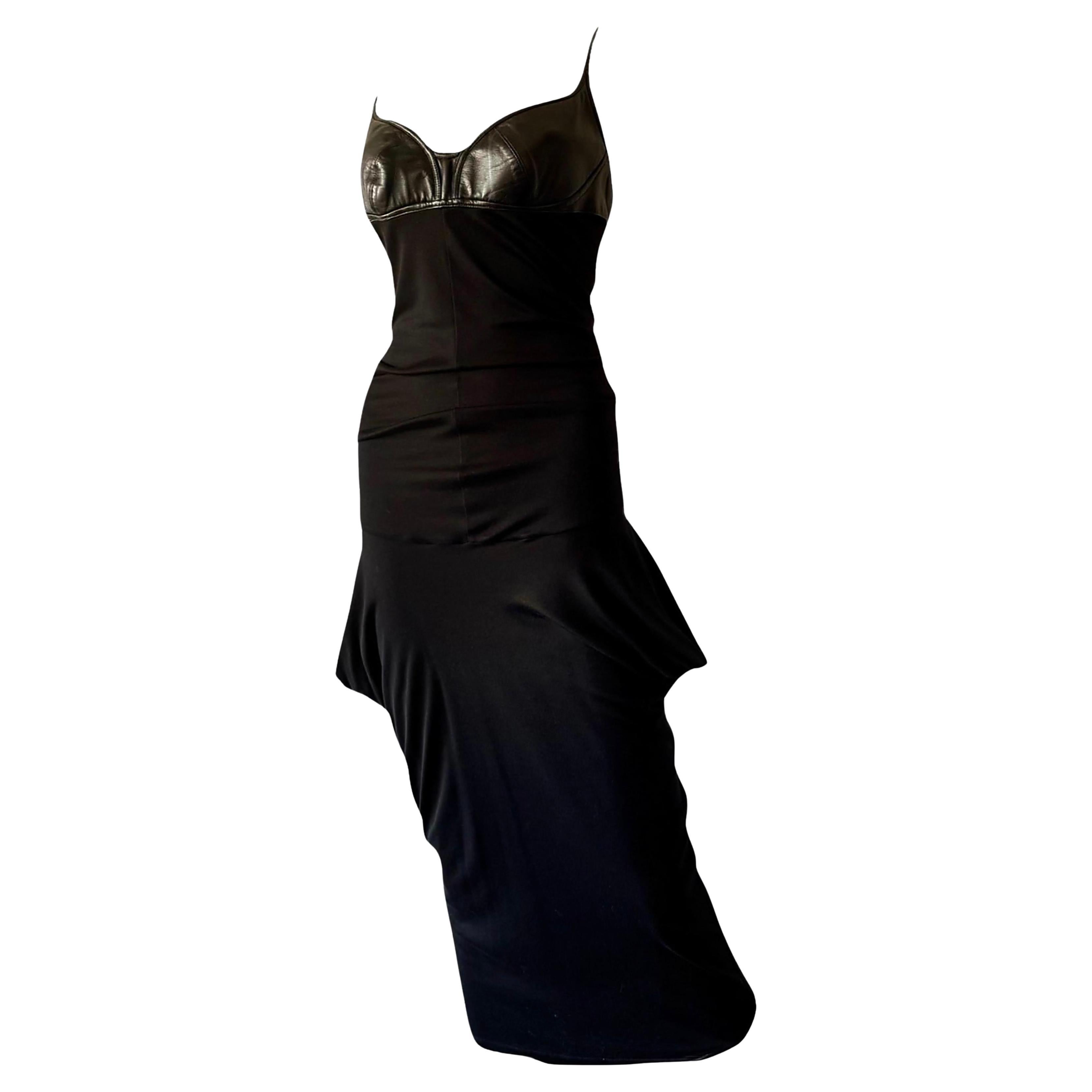 ALEXANDER MCQUEEN Vintage 2003 - Robe en jersey de soie noire avec soutien-gorge en cuir en vente