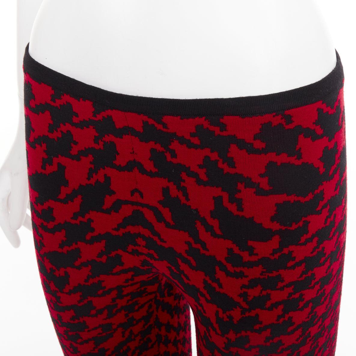 ALEXANDER MCQUEEN Vintage 2009 Horn Plenty red black houndstooth wool knit leggings XS
Reference: NKLL/A00611
Brand: Alexander McQueen
Designer: Lee Alexander McQueen
Collection: 2009 Horn of Plenty
Material: Wool
Color: Red, Black
Pattern: