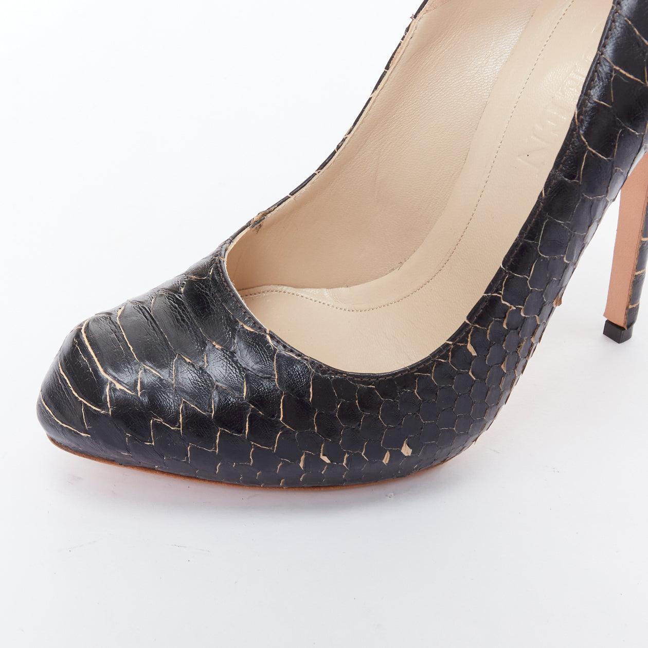 ALEXANDER MCQUEEN Vintage black scaled leather pump heels EU39 For Sale 2
