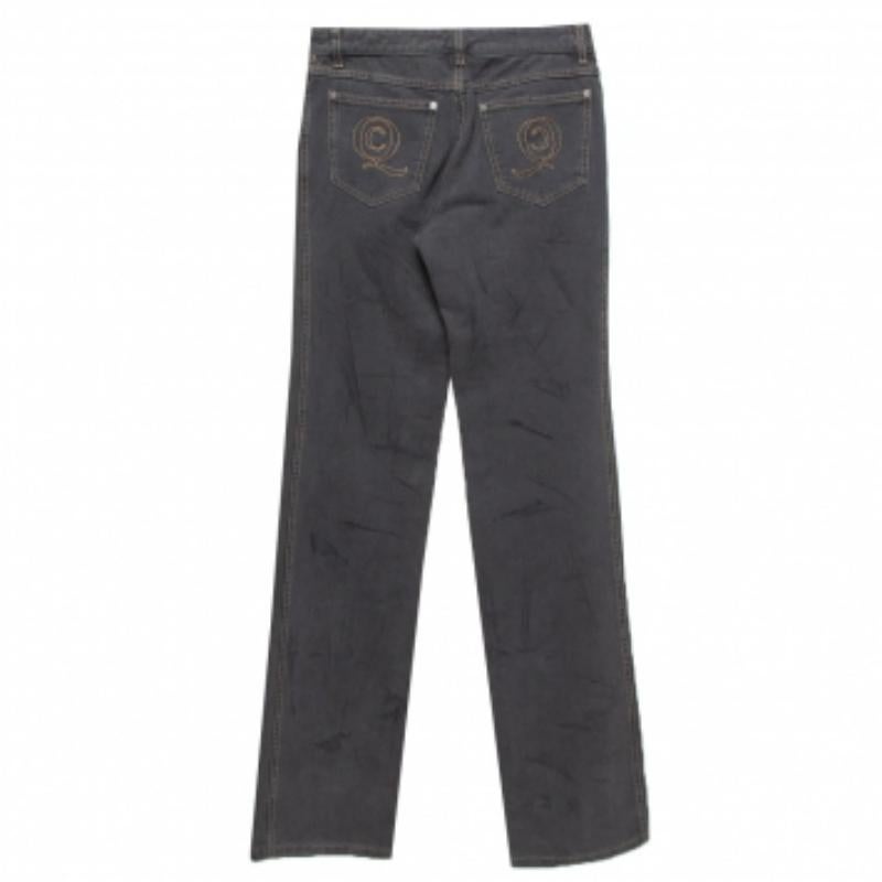 These vintage jeans from Alexander McQueen will be a perfect addition to your denim collection. They carry a dark grey hue with a straight-leg silhouette and a fastening on the front. Made of 100% cotton, equipped with five pockets, these jeans are