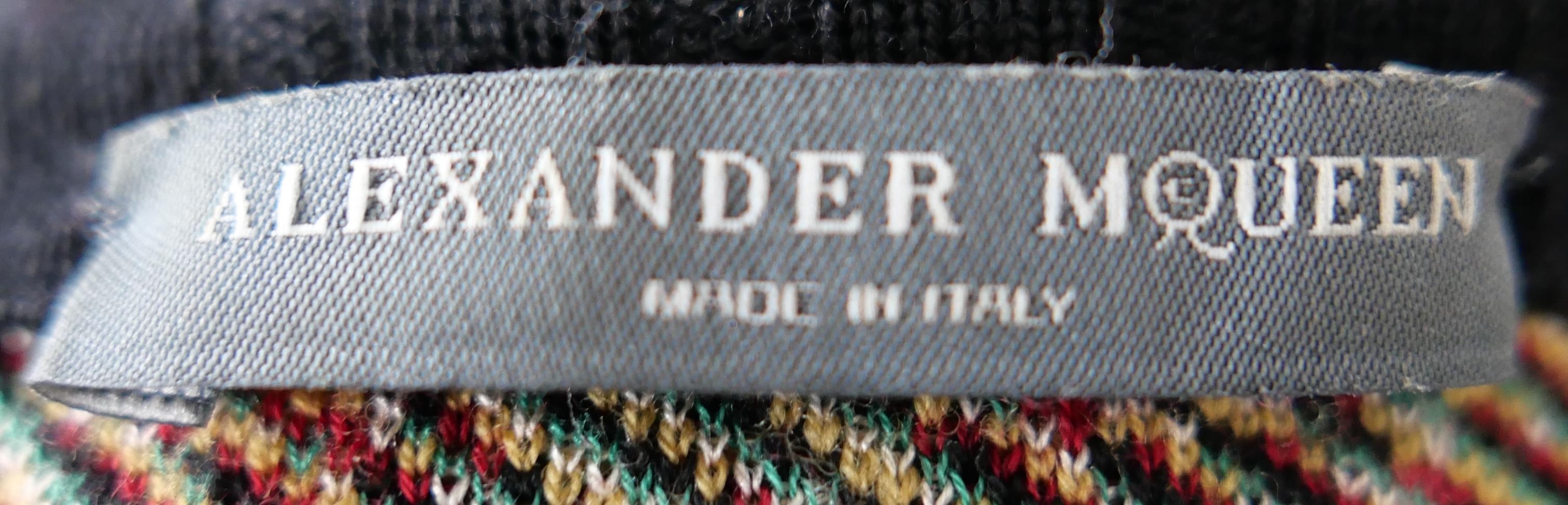 Alexander McQueen - Robe en maille intarsia avec bijou vintage en vente 1