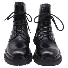 Alexander McQueen „Wander“-Stiefel mit überdimensionierter Sohle aus schwarzem Leder