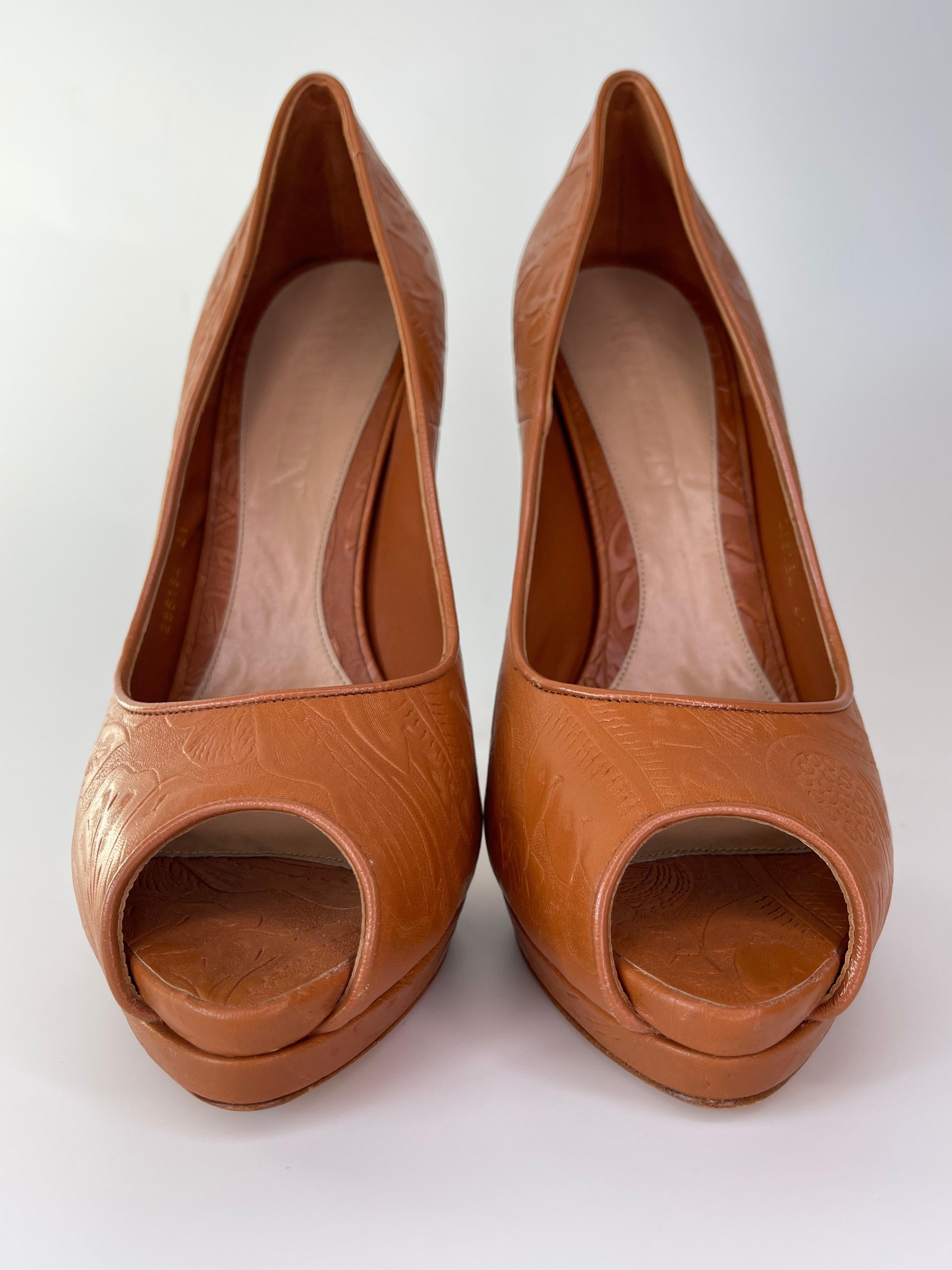 COLOR: Brandy (mixture of orange and brown)
MATERIAL: Leather with wood heel
ITEM CODE: 266184
SIZE: 40 EU / 9 US
HEEL HEIGHT: 147 mm (5.8 in)
COMES WITH: Original box
CONDITION: Excellent - strong shoes with minimal sings of wear consistent with