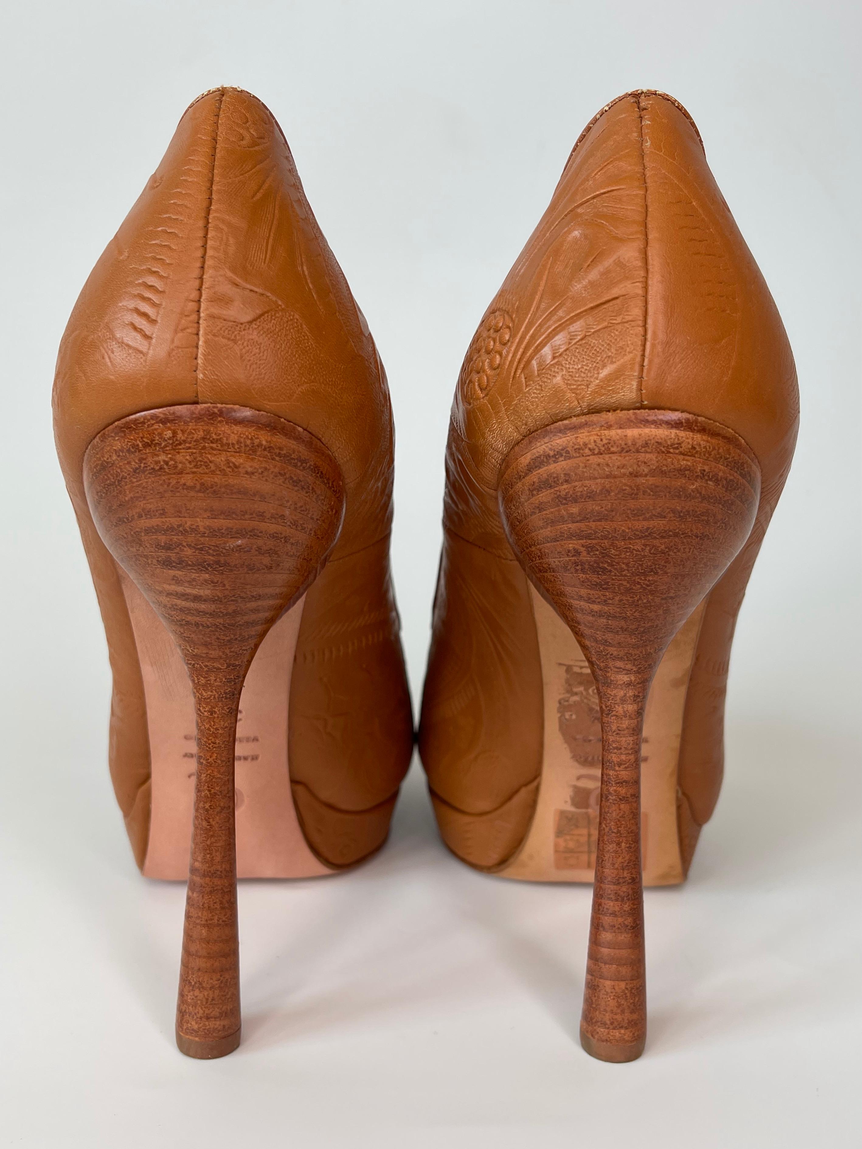 Alexander McQueen Western Leather Bandolero Brandy Sandal Heel Stiletto (37,5) Bon état - En vente à Montreal, Quebec