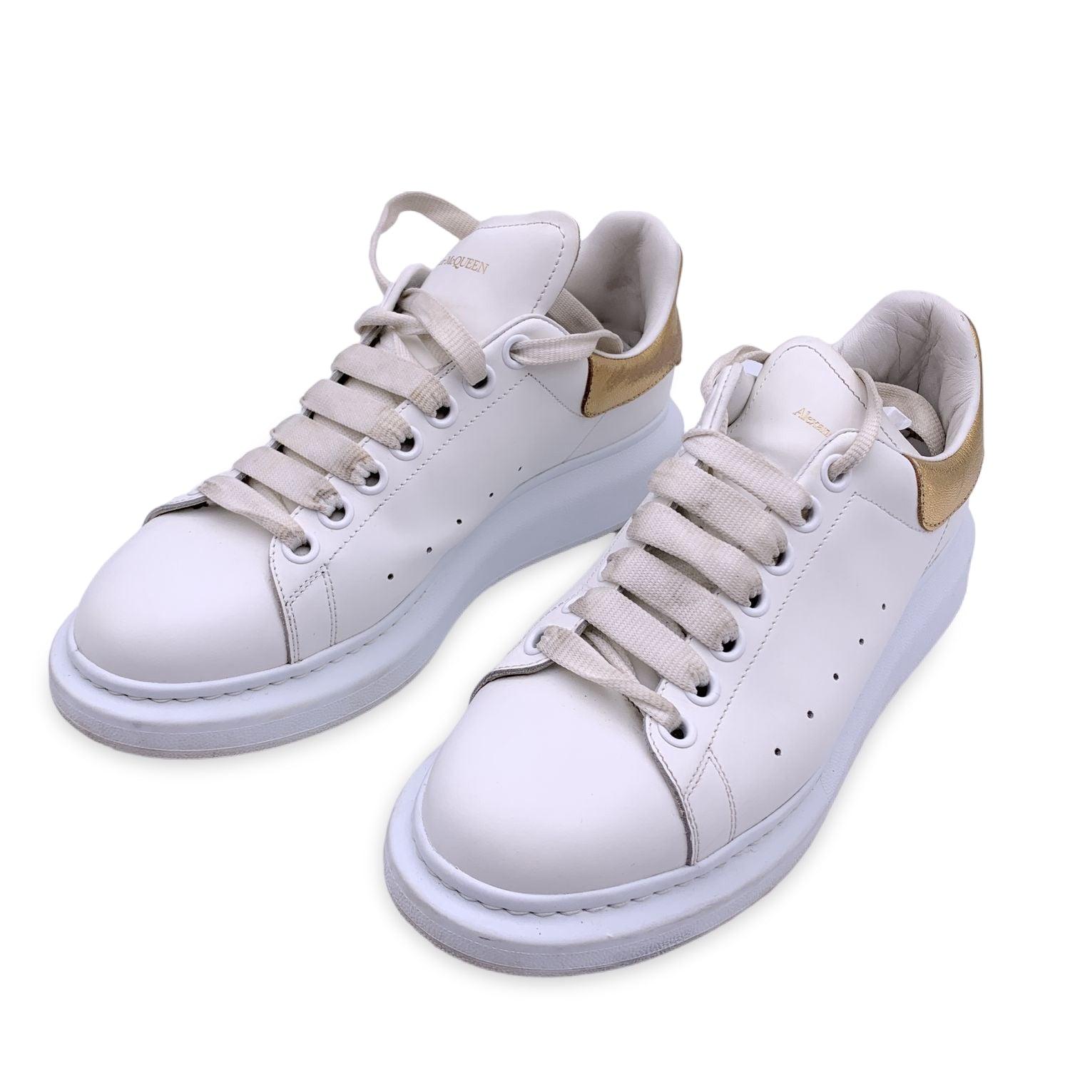 Alexander McQueen White and Gold Lace Up Sneakers Shoes Size 40 In Excellent Condition In Rome, Rome