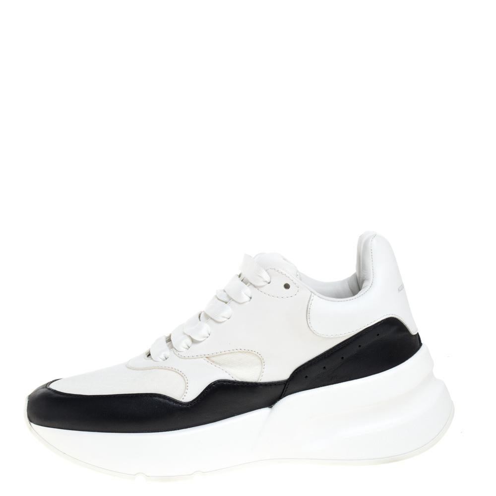 Alexander McQueen White/Black Leather And Mesh Oversized Runner Low Top Sneakers In Excellent Condition In Dubai, Al Qouz 2