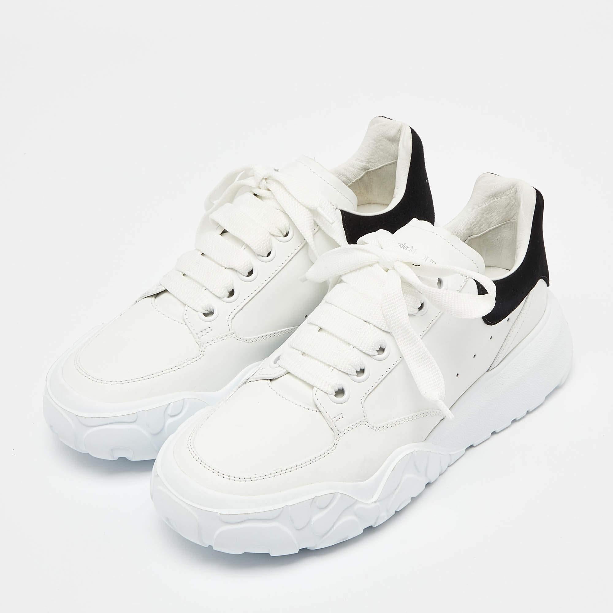Packed with style and comfort these Alexander McQueen sneakers are gentle on the feet so that you can glide through the day. They have a sleek upper with lace closure and they're set on durable rubber soles.