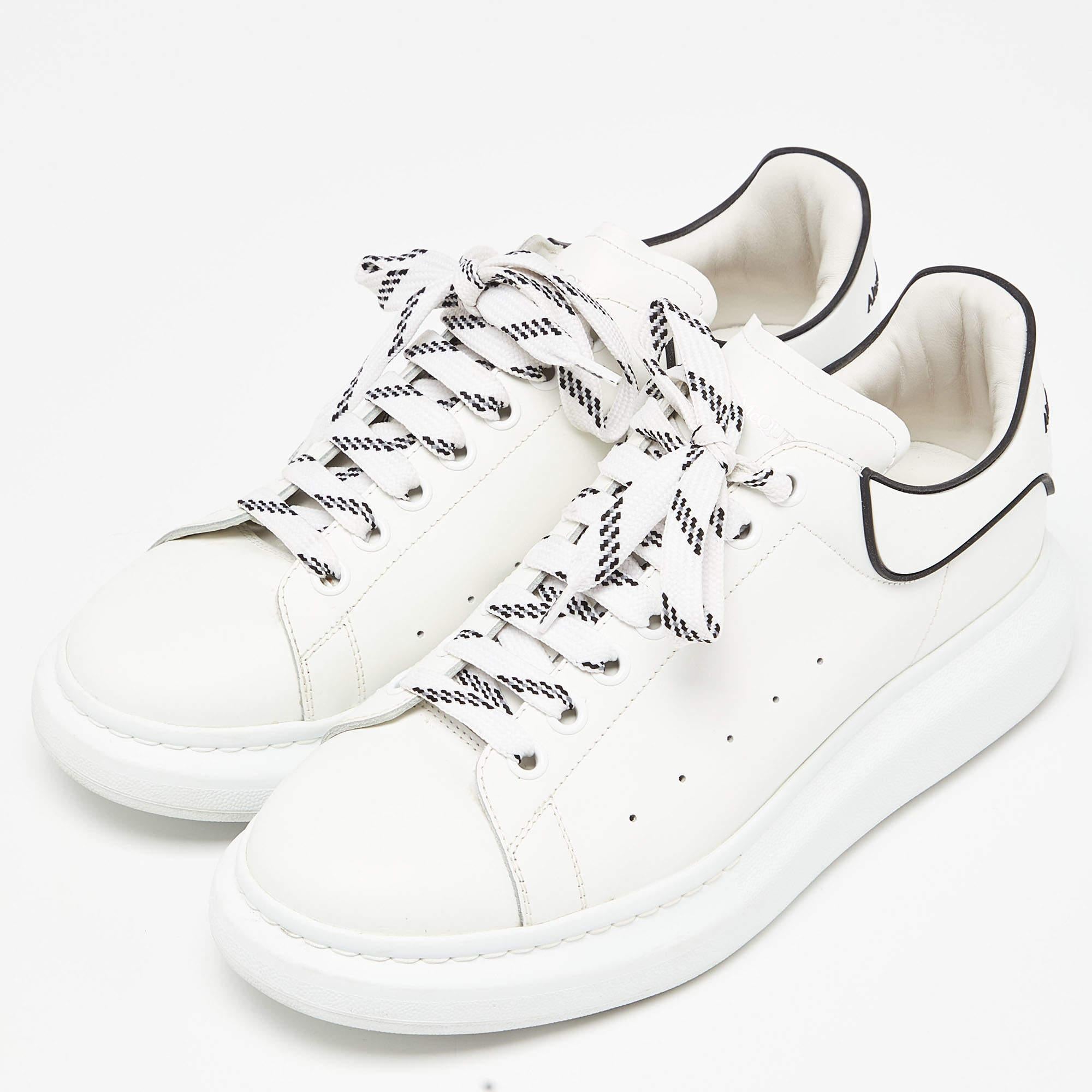 Alexander McQueen White/Black Leather Oversized Sneakers Size 44 In Good Condition In Dubai, Al Qouz 2