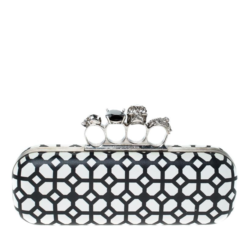 This Knuckle Clutch from Alexander McQueen exudes versatility and luxury. Lined with leather on the insides it features a white and black patent leather exterior. This piece is complete with the brand's iconic skull-clasp fastening. Flaunt this