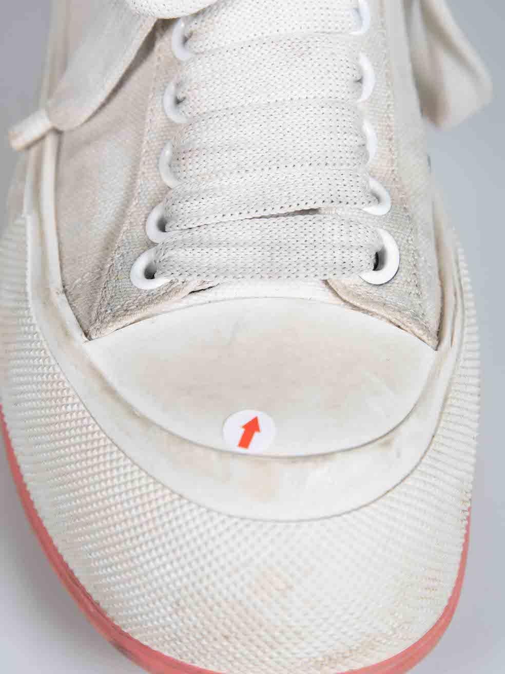 Alexander McQueen baskets à lacets en toile blanche taille IT 38 en vente 5