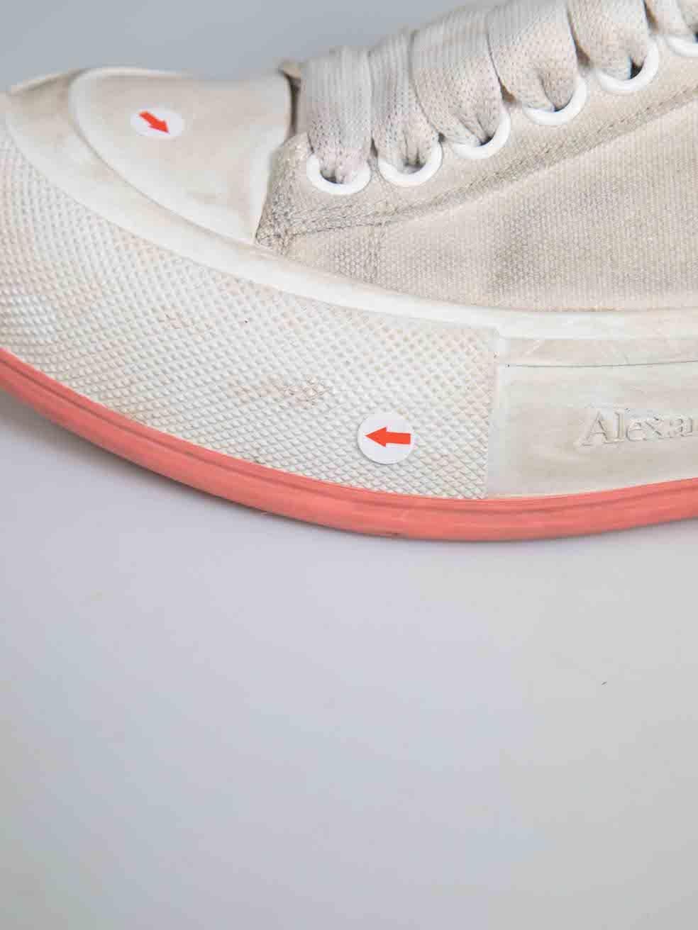 scarpe mcqueen con scritta laterale