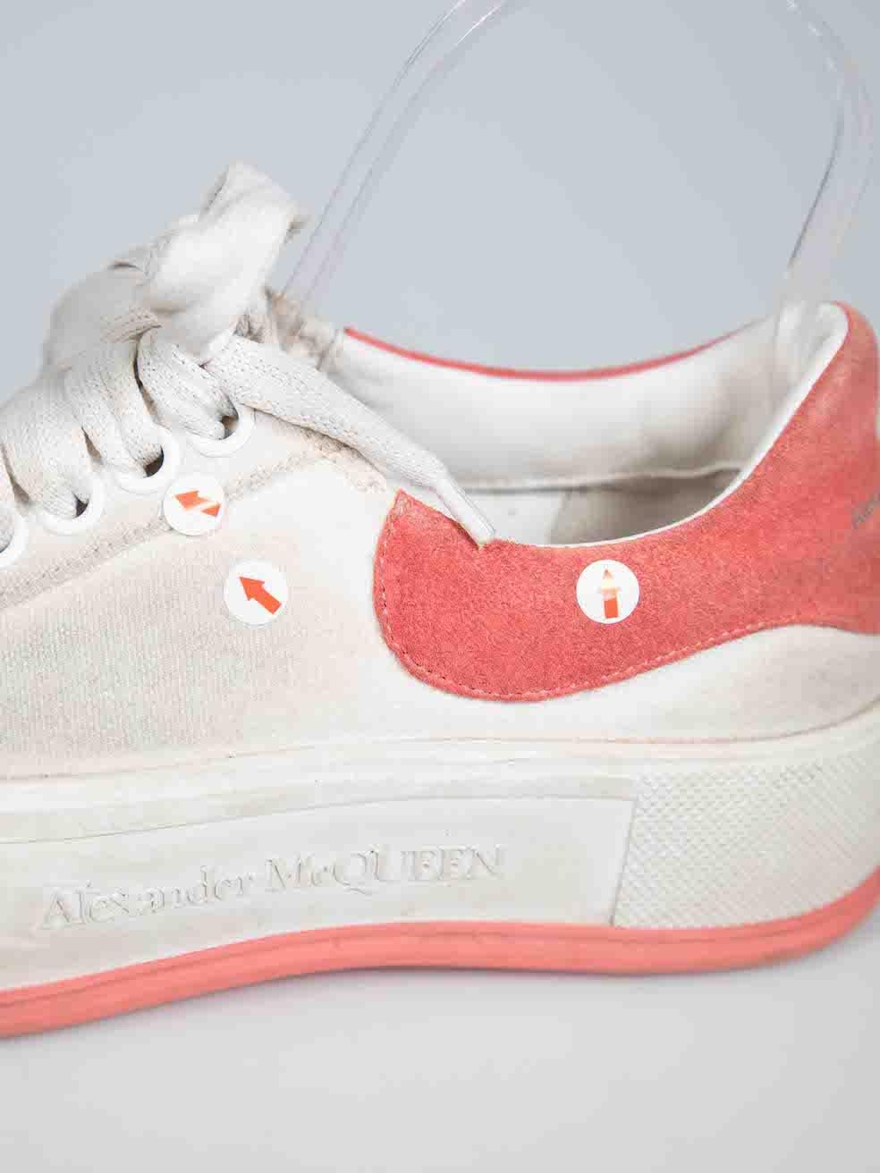 Bianco Alexander McQueen Scarpe da ginnastica in tela bianca con lacci Taglia IT 38 in vendita
