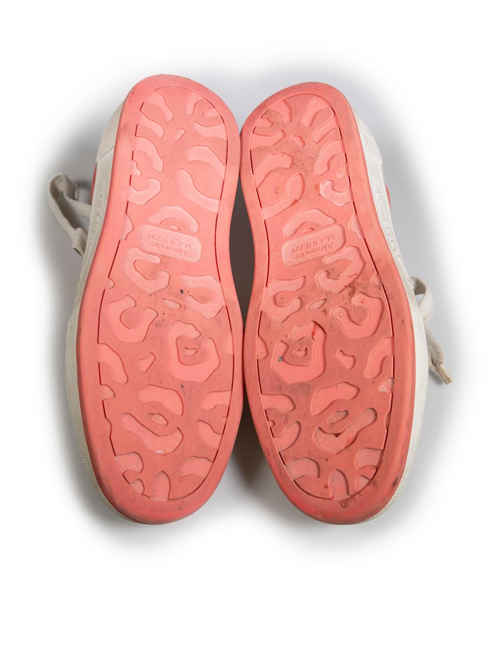 Alexander McQueen Scarpe da ginnastica in tela bianca con lacci Taglia IT 38 in vendita 1