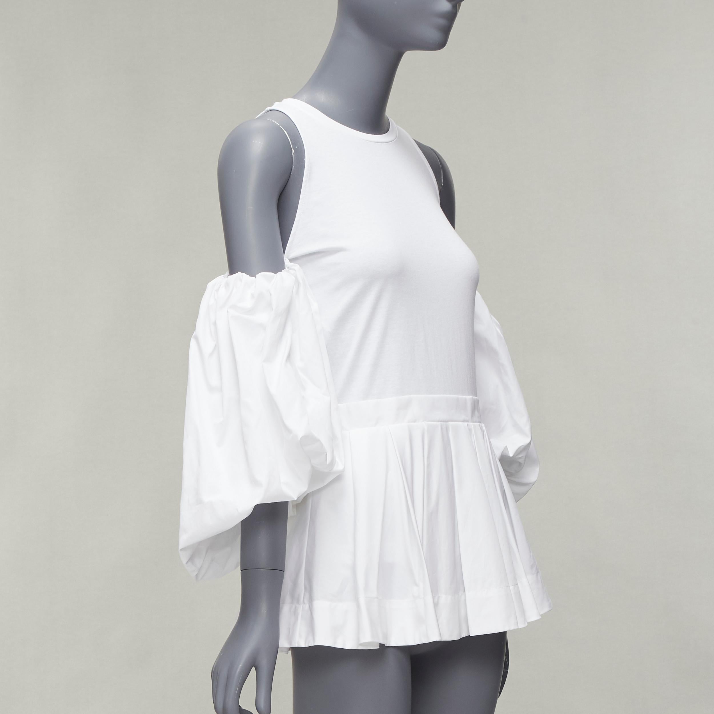 ALEXANDER MCQUEEN white cotton cold shoulder puff sleeve peplum tshirt IT38 XS In Excellent Condition For Sale In Hong Kong, NT