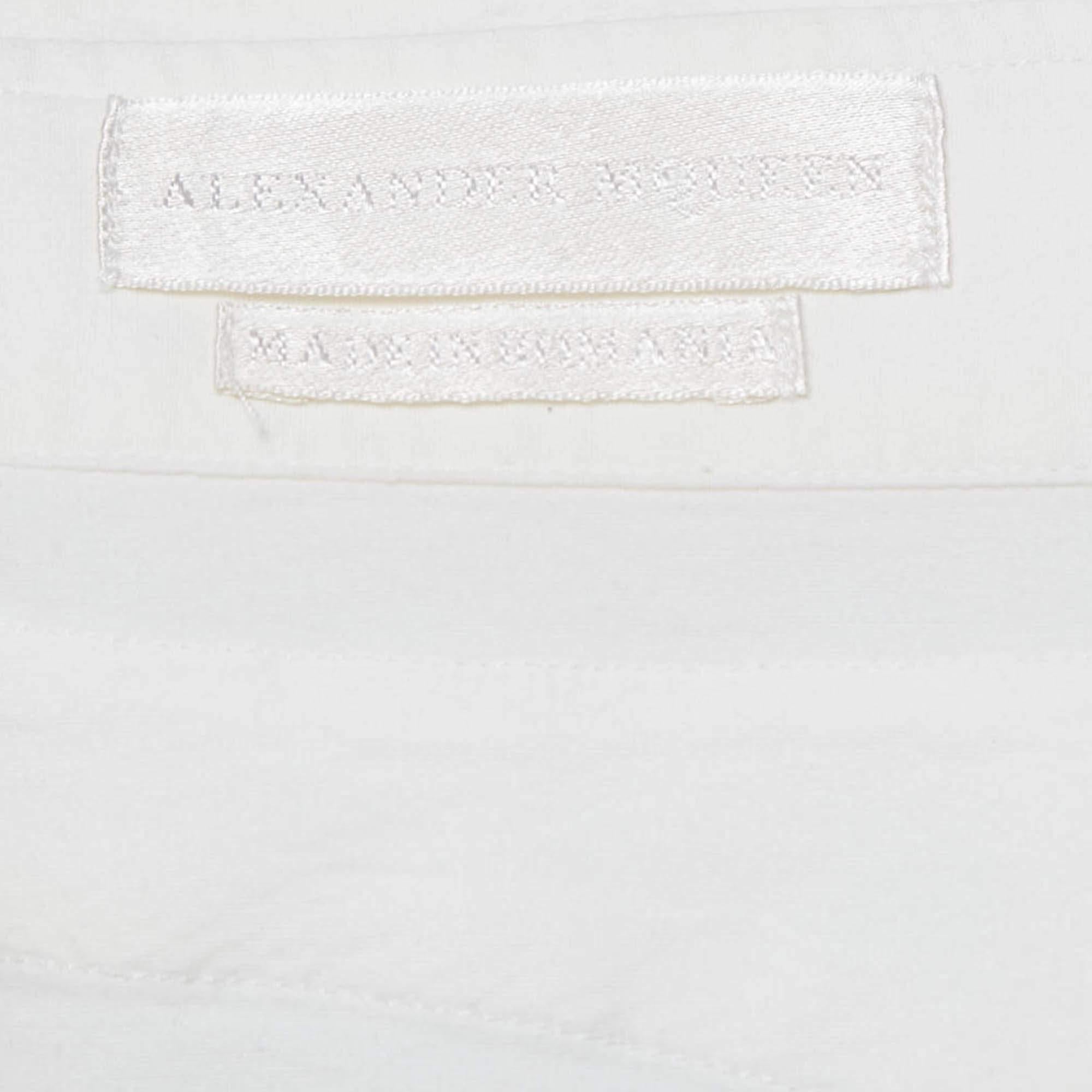 Alexander McQueen Camicia a maniche corte in cotone bianco HAR M. In condizioni buone in vendita a Dubai, Al Qouz 2