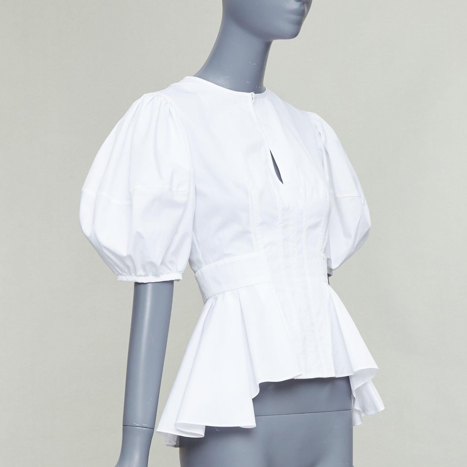ALEXANDER MCQUEEN top peplum de algodón blanco con mangas abullonadas y pliegues delanteros IT38 XS Gris en venta