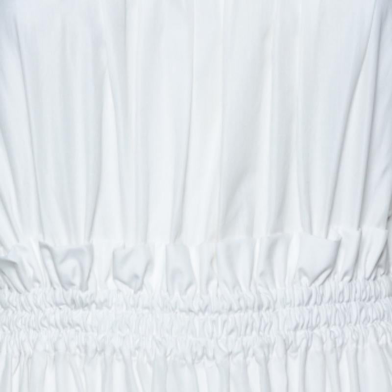 Alexander McQueen Weißes gerafftes gestuftes schulterfreies Midikleid aus Baumwolle M im Zustand „Gut“ in Dubai, Al Qouz 2