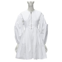 Alexander McQueen, abito svasato con maniche a sbuffo in cotone bianco e argento con zip frontale IT36 XS